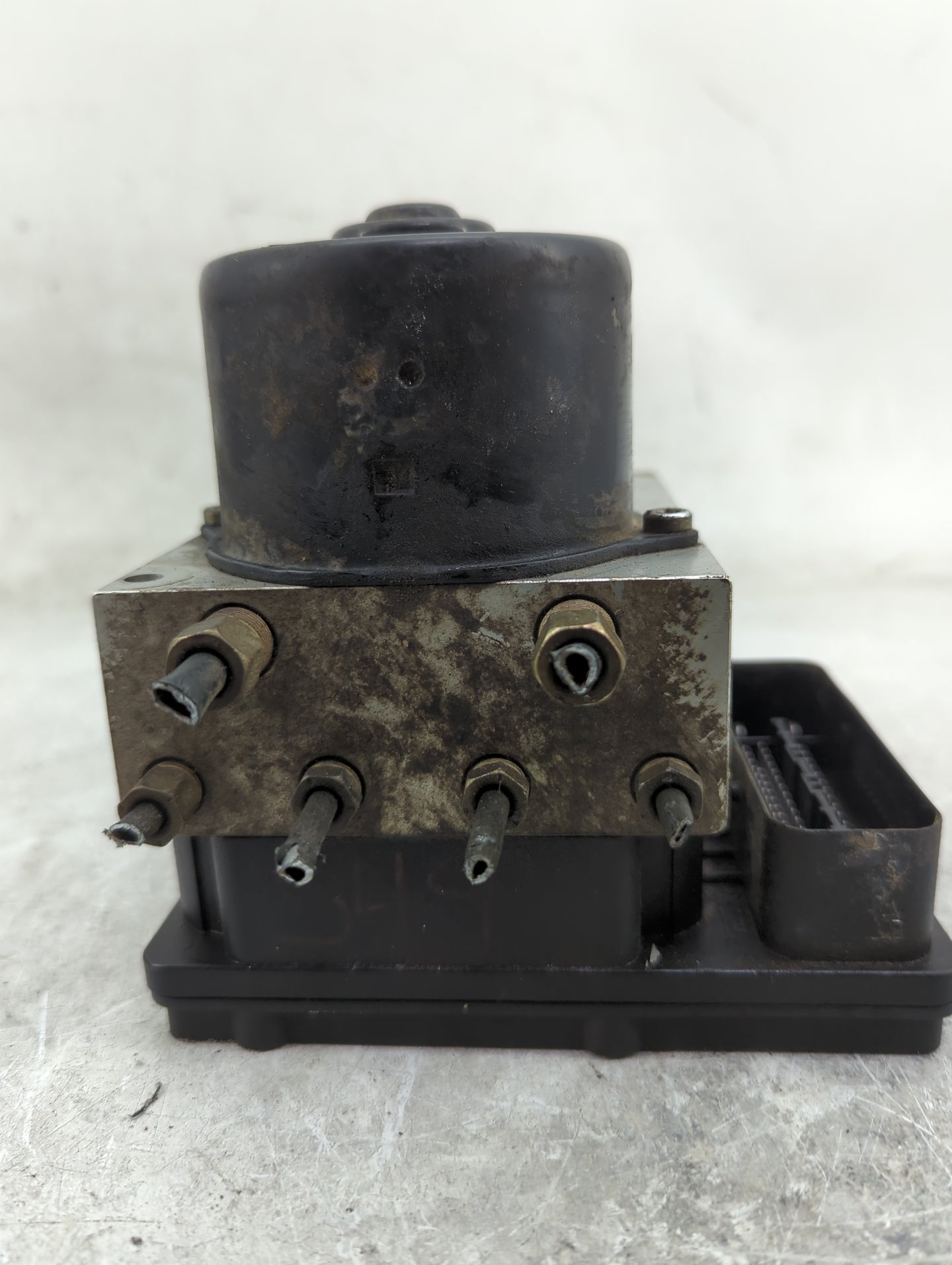 2006-2007 Nissan Xterra ABS Pump Control Module Replacement P/N:47660ZP00A Fits Fits 2006 2007 OEM Used Auto Parts - Oemused