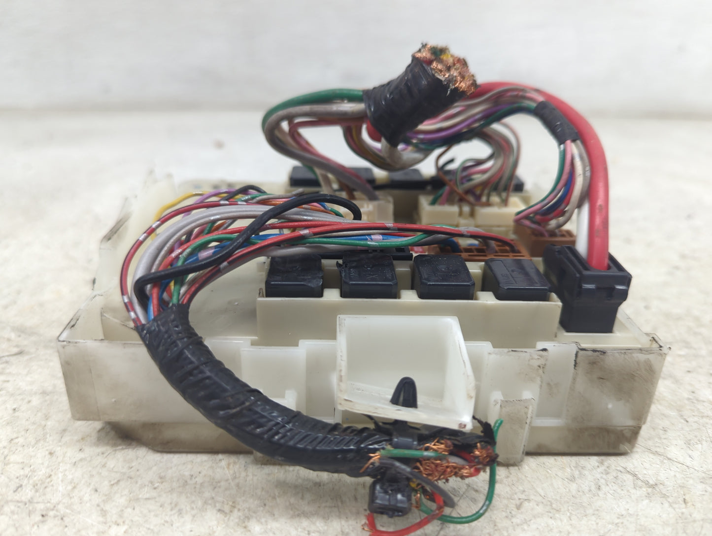 2005-2007 Nissan Xterra Fusebox Fuse Box Panel Relay Module Fits Fits 2005 2006 2007 OEM Used Auto Parts - Oemusedautoparts1