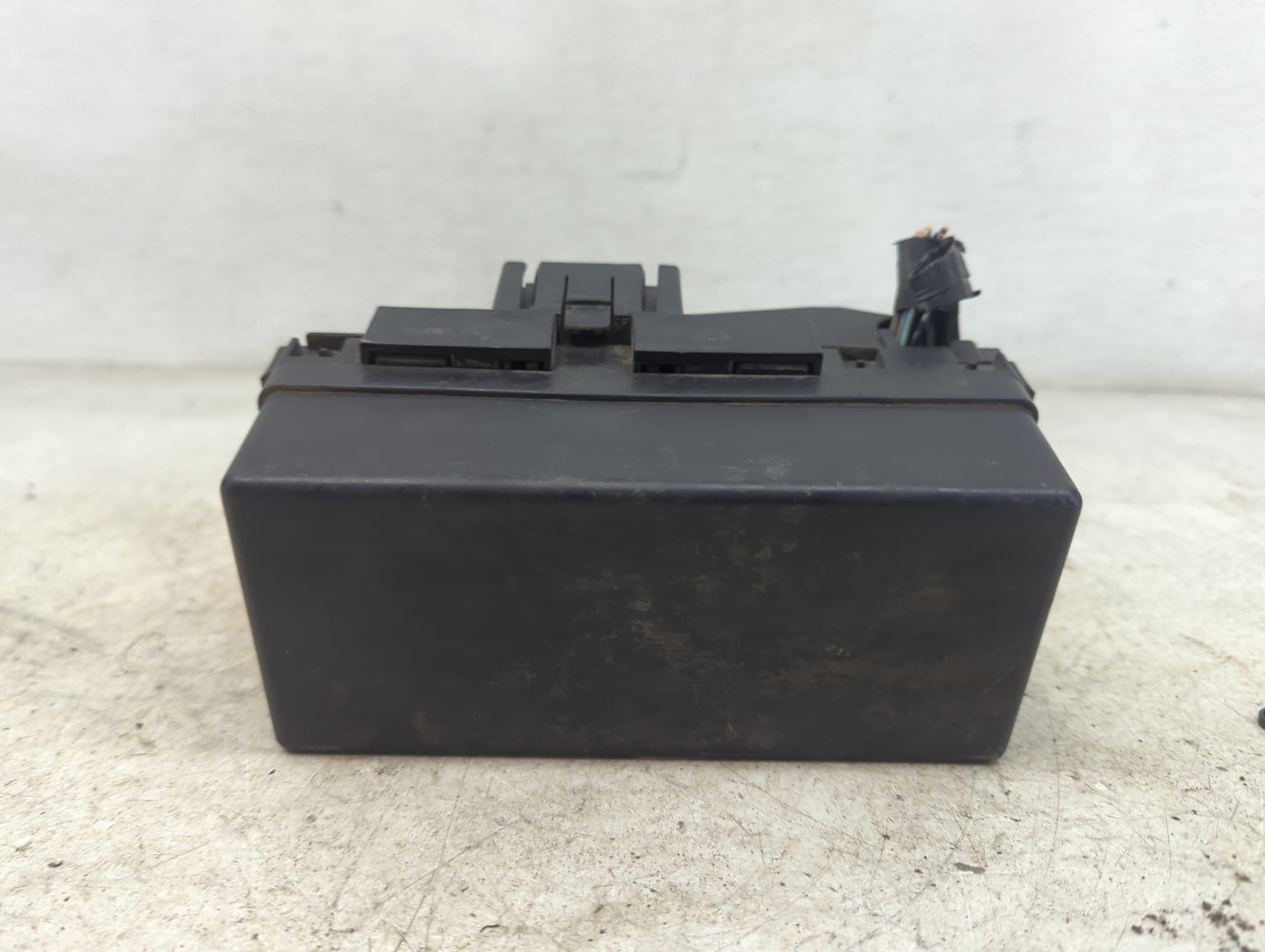 2005-2007 Nissan Xterra Fusebox Fuse Box Panel Relay Module P/N:ZP00B 24382 Fits Fits 2005 2006 2007 OEM Used Auto Parts - O