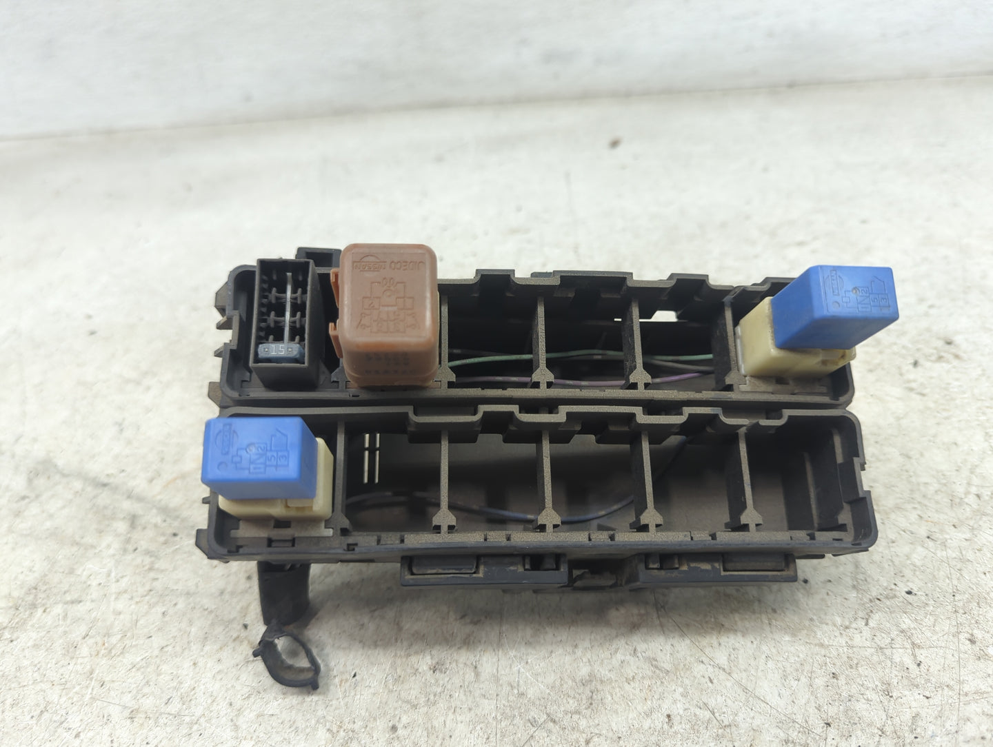 2005-2007 Nissan Xterra Fusebox Fuse Box Panel Relay Module P/N:ZP00B 24382 Fits Fits 2005 2006 2007 OEM Used Auto Parts - O
