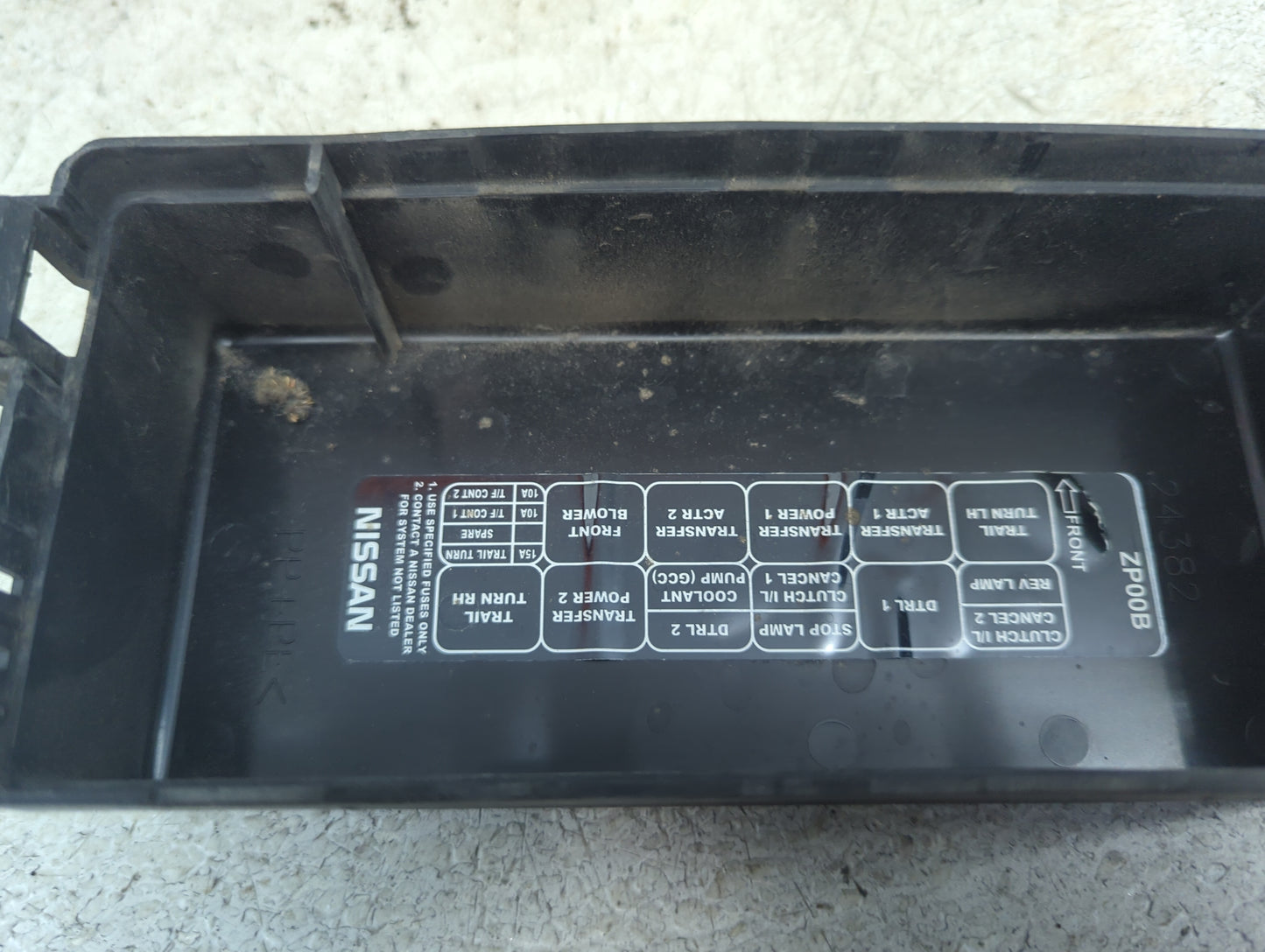 2005-2007 Nissan Xterra Fusebox Fuse Box Panel Relay Module P/N:ZP00B 24382 Fits Fits 2005 2006 2007 OEM Used Auto Parts - O