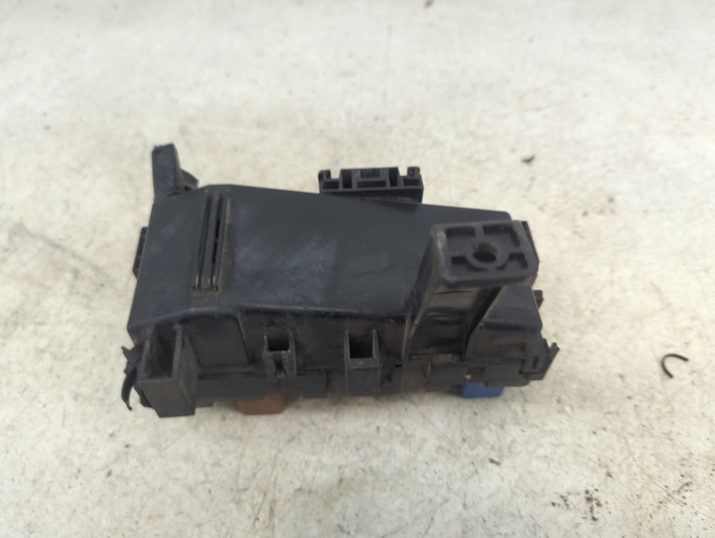 2005-2007 Nissan Xterra Fusebox Fuse Box Panel Relay Module P/N:ZP00B 24382 Fits Fits 2005 2006 2007 OEM Used Auto Parts - O