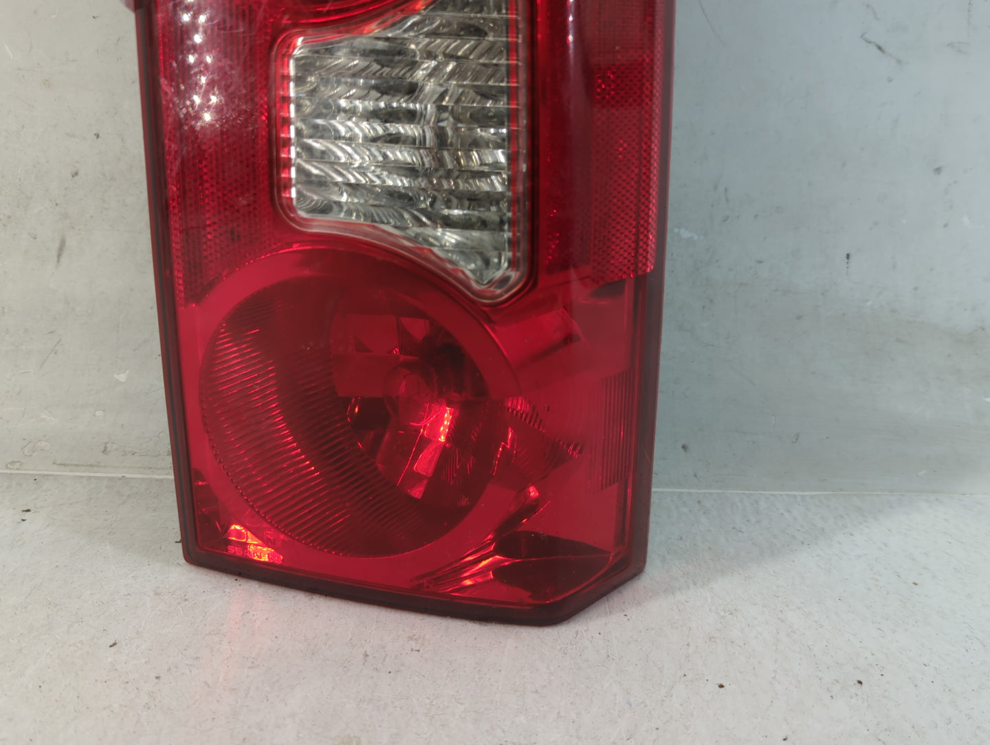 2005-2015 Nissan Xterra Tail Light Assembly Passenger Right OEM Fits Fits 2005 2006 2007 2008 2009 2010 2011 2012 2013 2014 