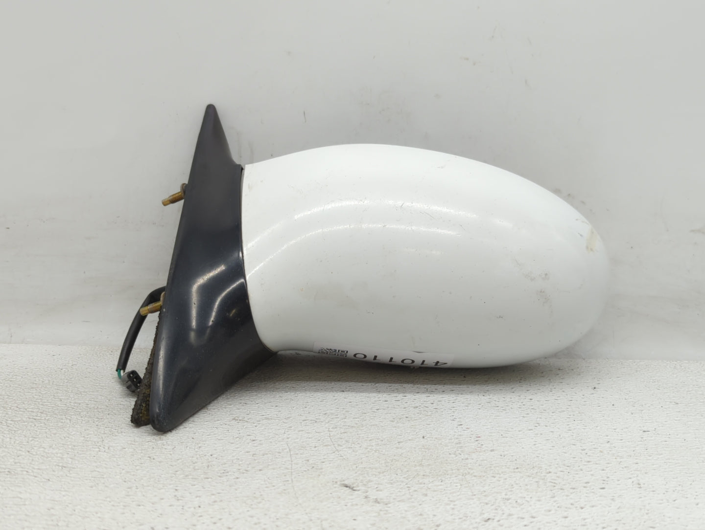 2007 Oldsmobile Alero Driver Left Side View Manual Door Mirror White - Oemusedautoparts1.com