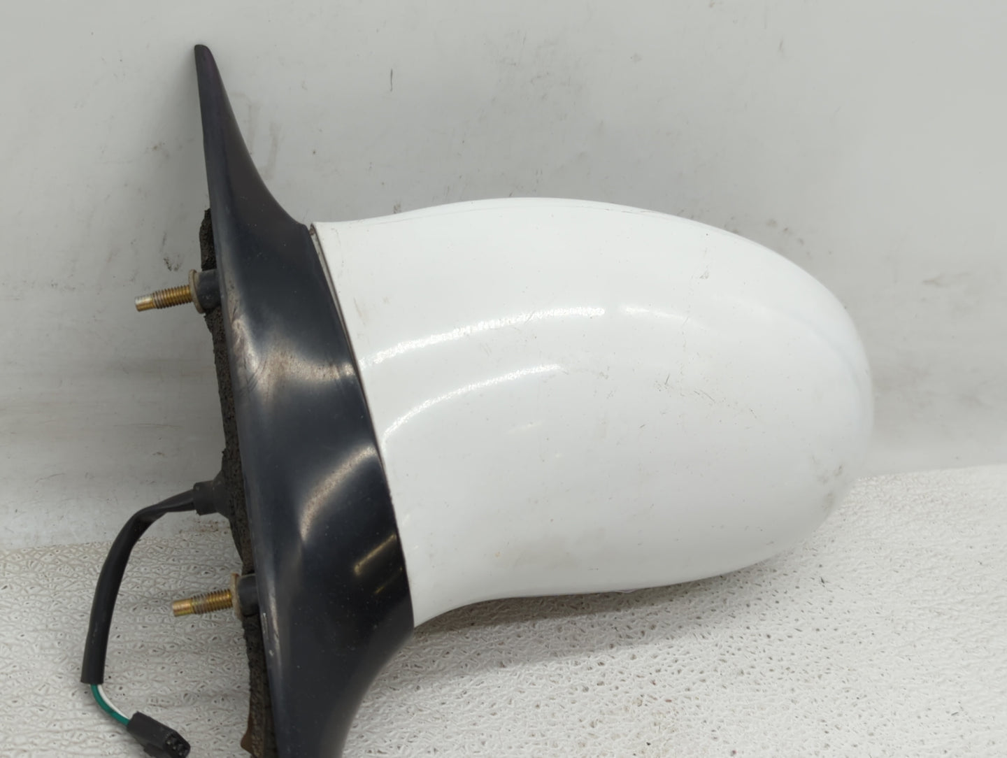 2007 Oldsmobile Alero Driver Left Side View Manual Door Mirror White - Oemusedautoparts1.com