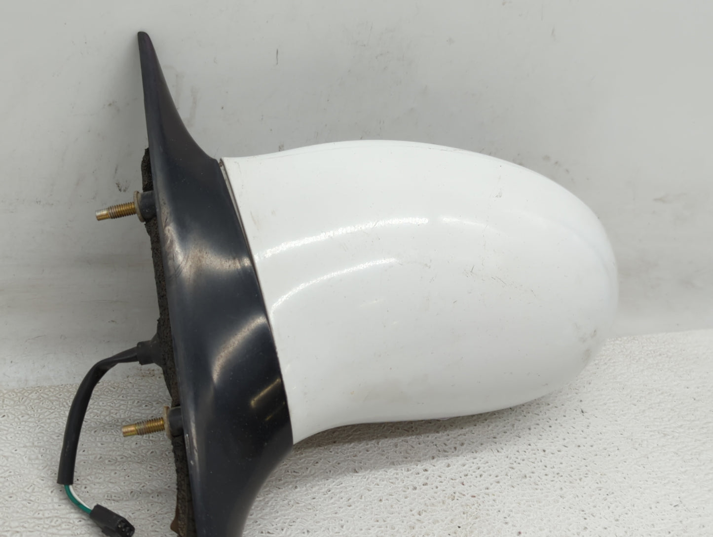 2007 Oldsmobile Alero Driver Left Side View Manual Door Mirror White - Oemusedautoparts1.com