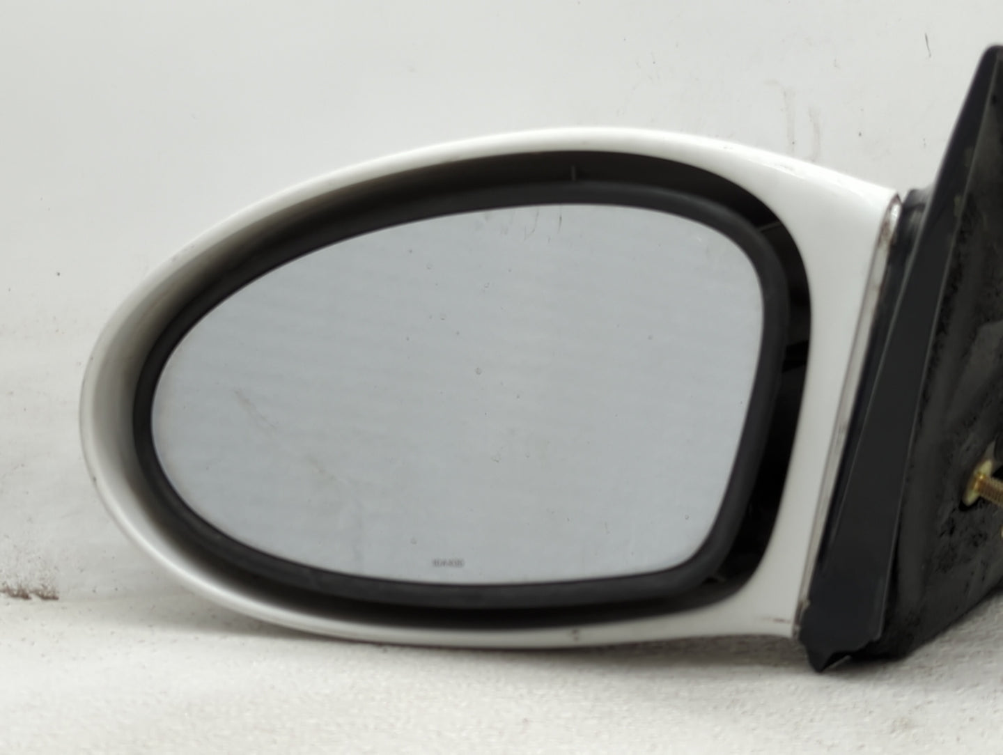 2007 Oldsmobile Alero Driver Left Side View Manual Door Mirror White - Oemusedautoparts1.com