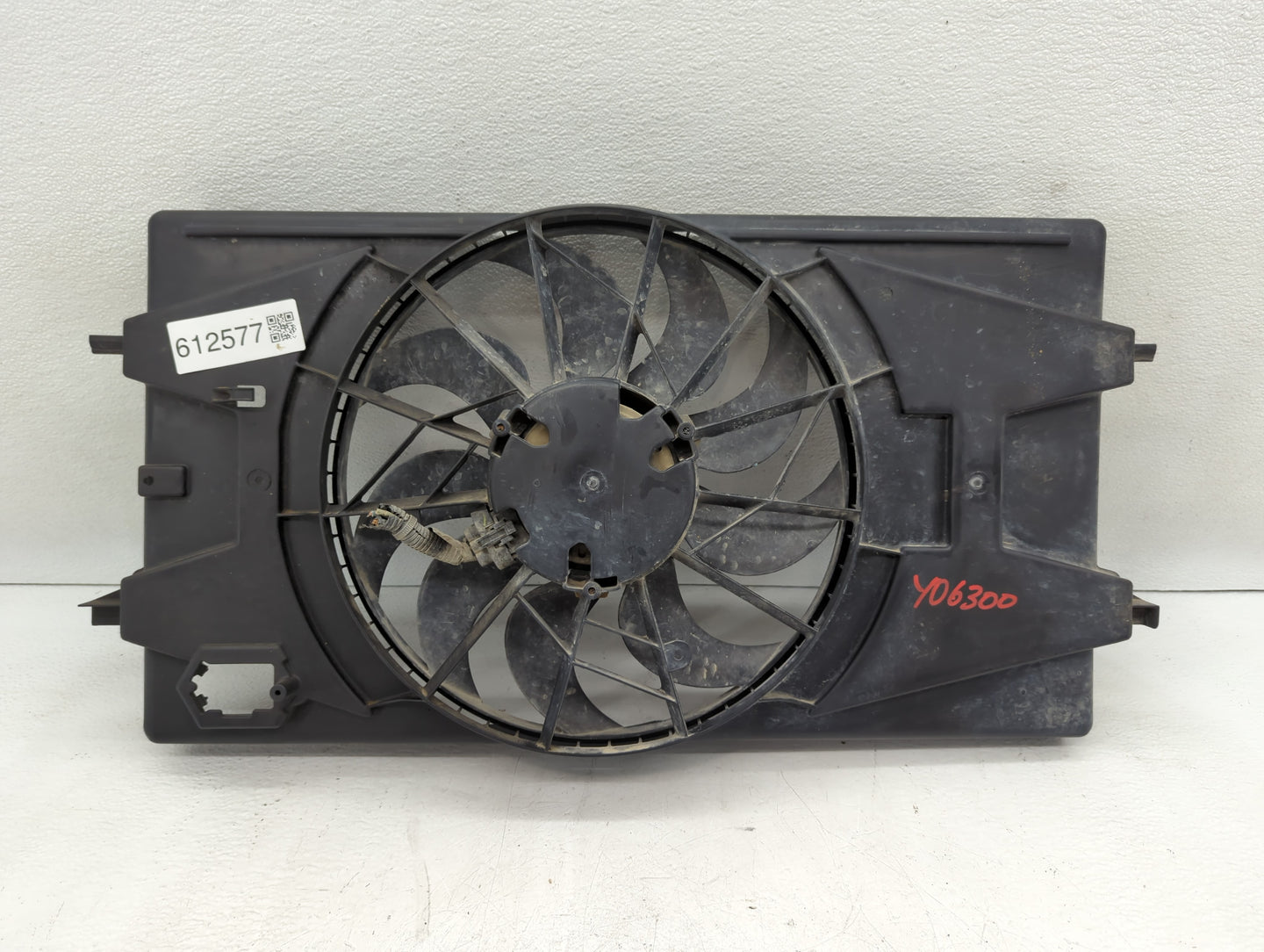2007-2010 Pontiac G5 Left Radiator Fan Motor Assembly Black - Oemusedautoparts1.com