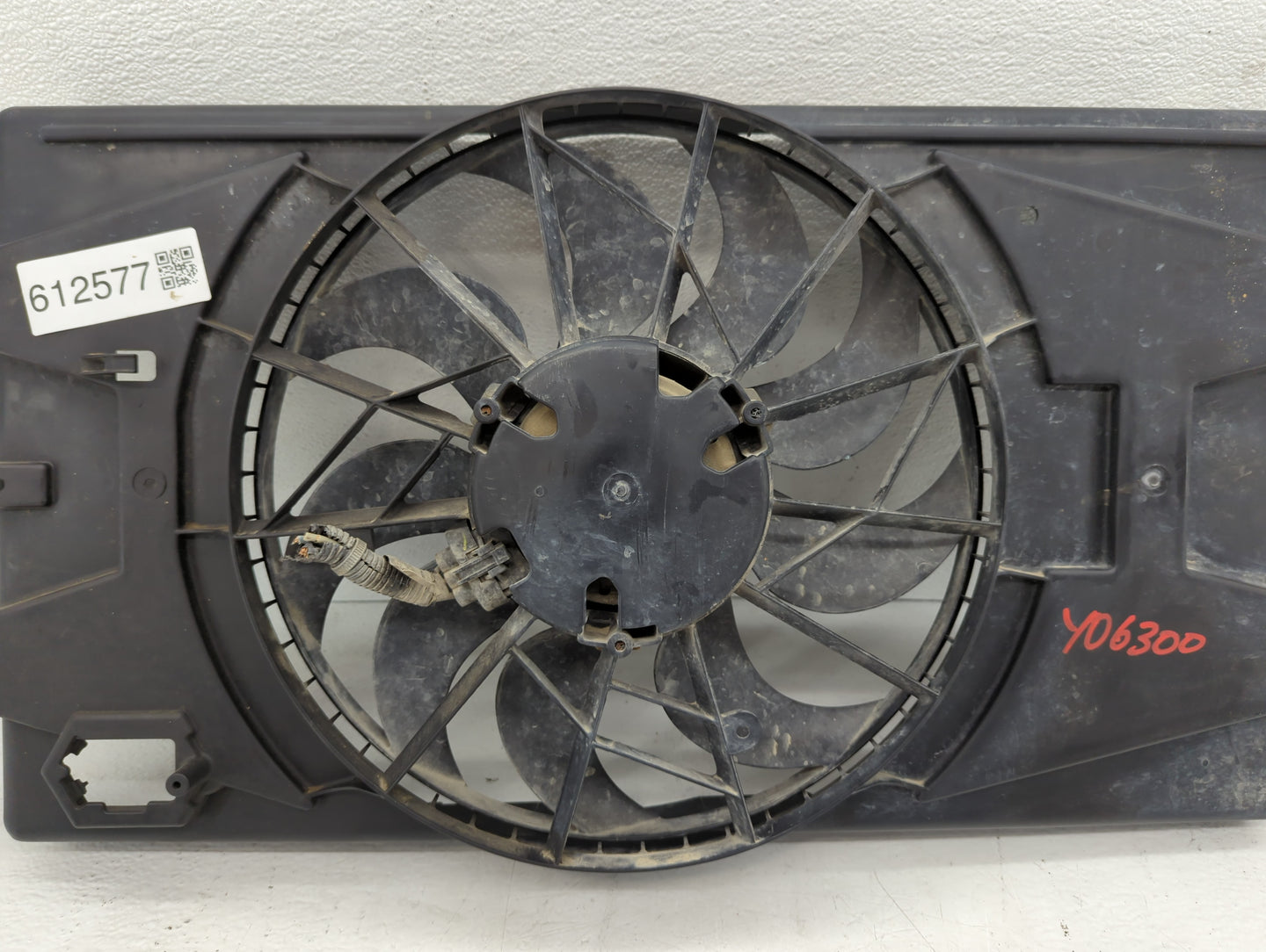 2007-2010 Pontiac G5 Left Radiator Fan Motor Assembly Black 612577 - Oemusedautoparts1.com