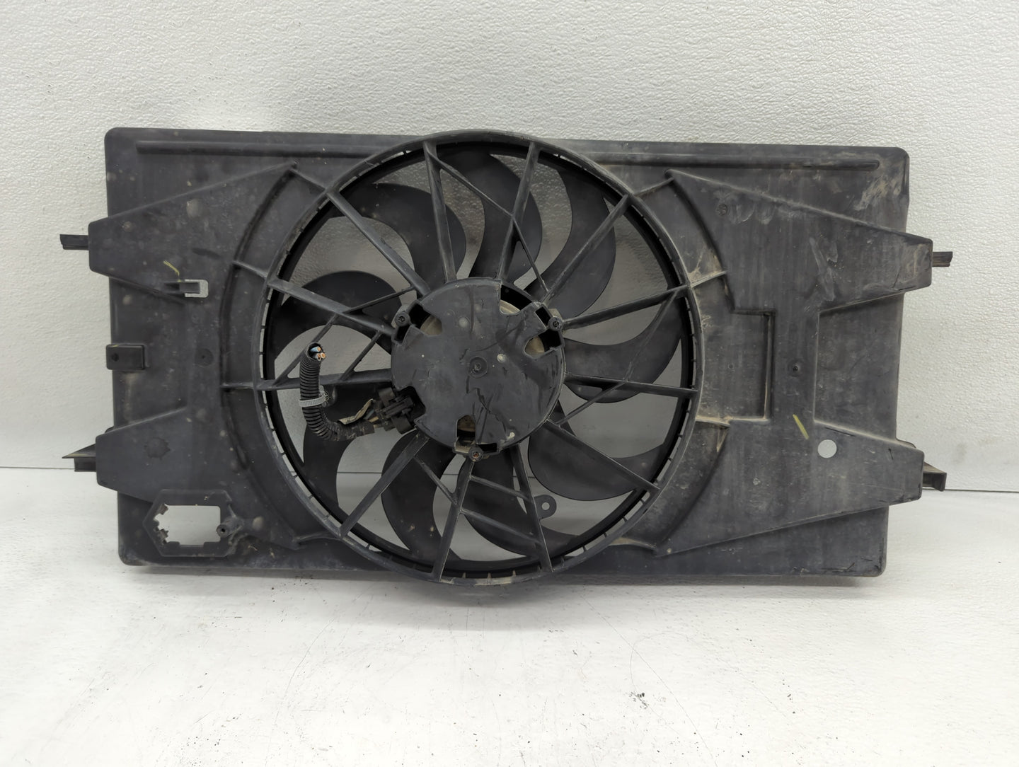 2007-2010 Pontiac G5 Left Radiator Fan Motor Assembly Black - Oemusedautoparts1.com