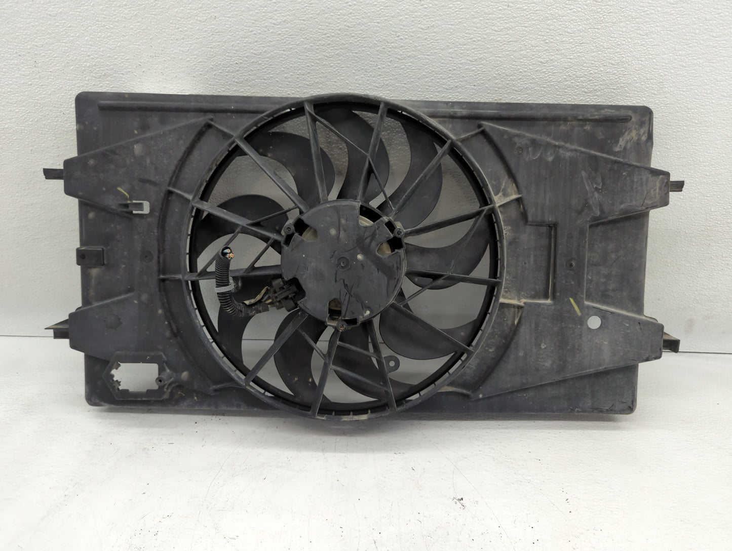 2007-2010 Pontiac G5 Left Radiator Fan Motor Assembly Black - Oemusedautoparts1.com