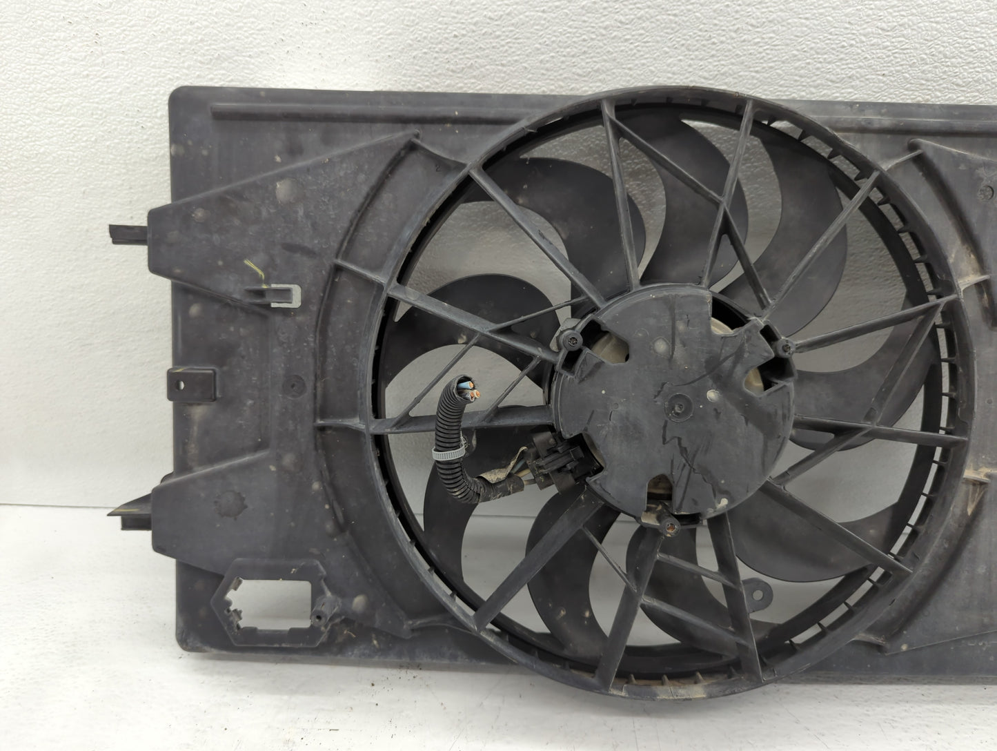 2007-2010 Pontiac G5 Left Radiator Fan Motor Assembly Black - Oemusedautoparts1.com