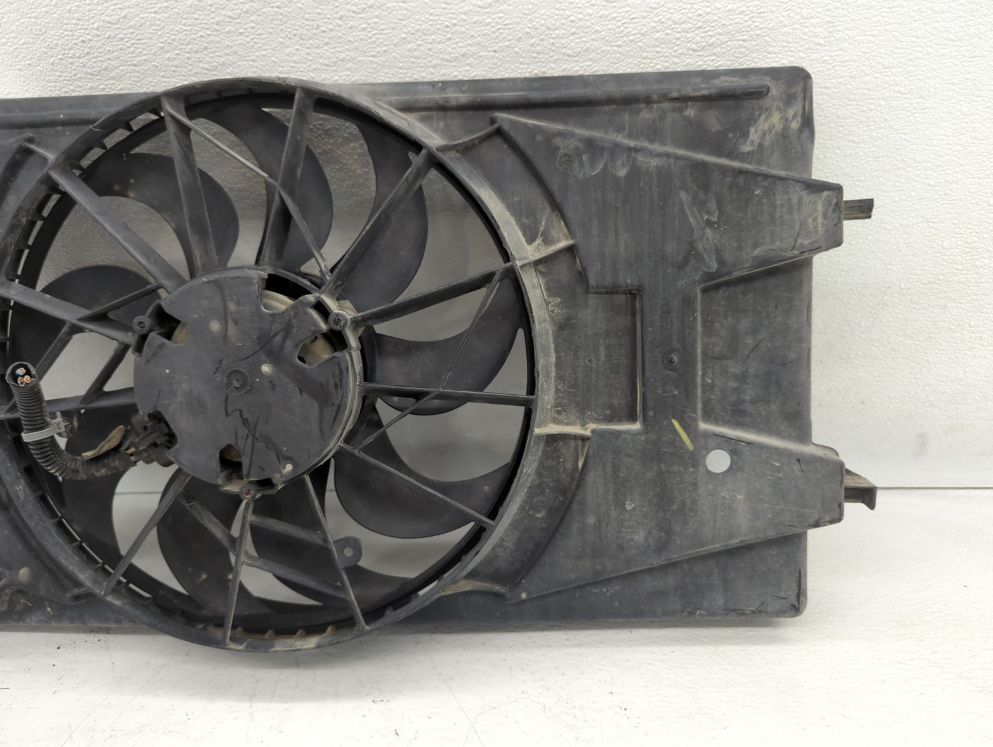 2007-2010 Pontiac G5 Left Radiator Fan Motor Assembly Black - Oemusedautoparts1.com
