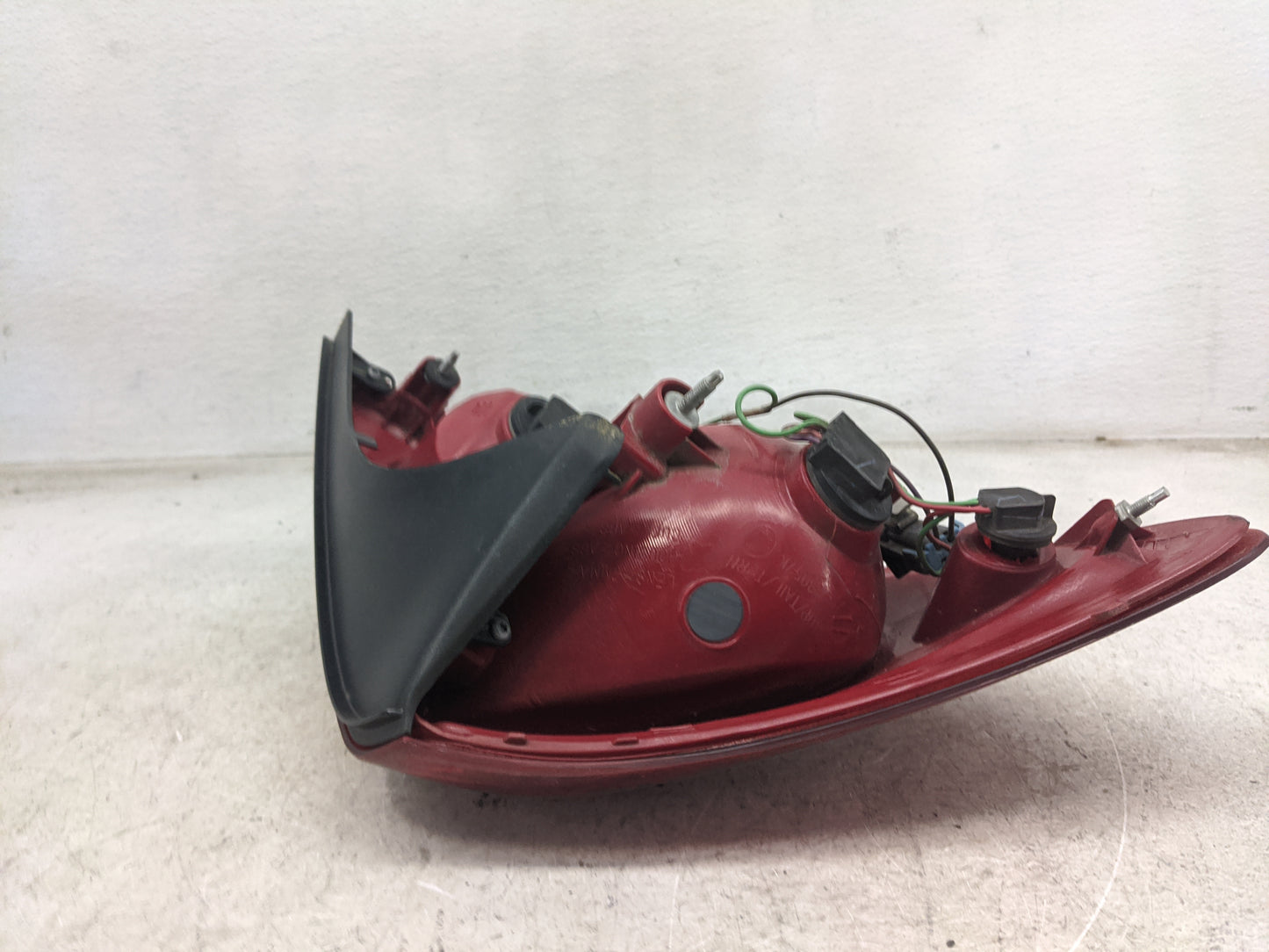 2005-2010 Pontiac G6 Tail Light Assembly Passenger Right OEM Fits Fits 2005 2006 2007 2008 2009 2010 OEM Used Auto Parts - O