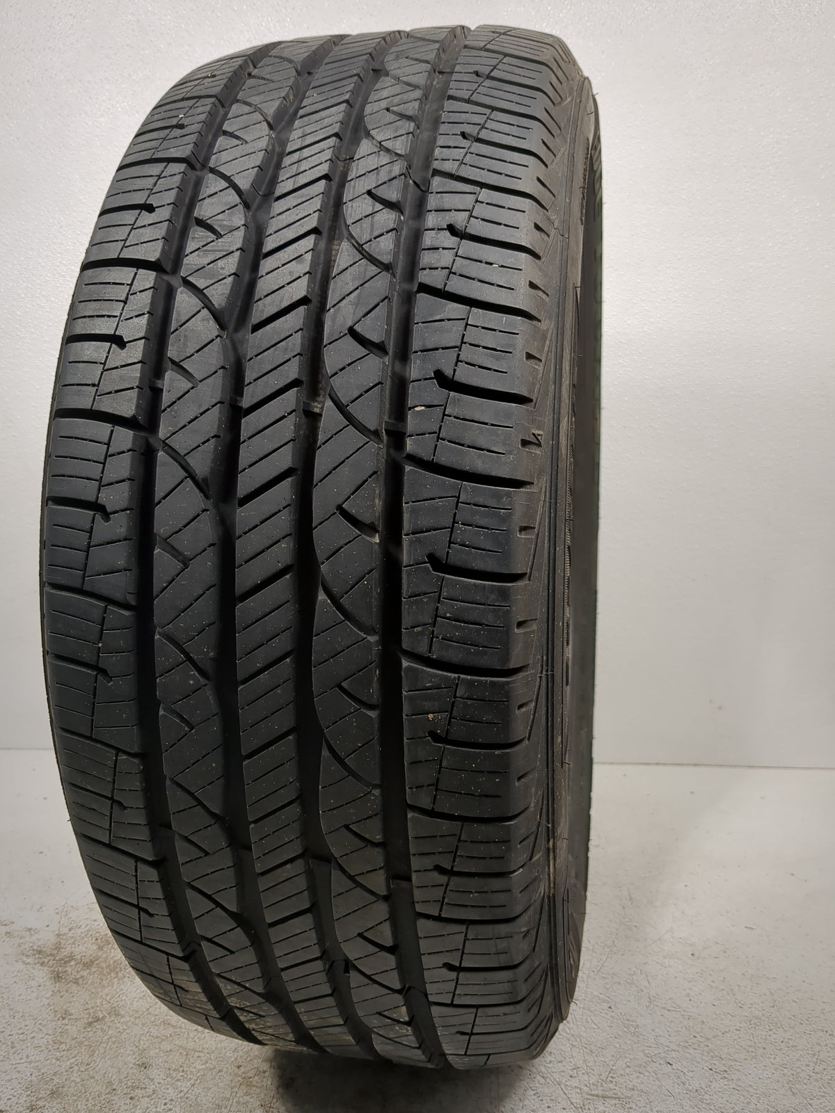 Used Tire 225/50R17 KELLY EDGE TOURING A/S 94V - Tread Depth 9/32 - Oemusedautoparts1.com