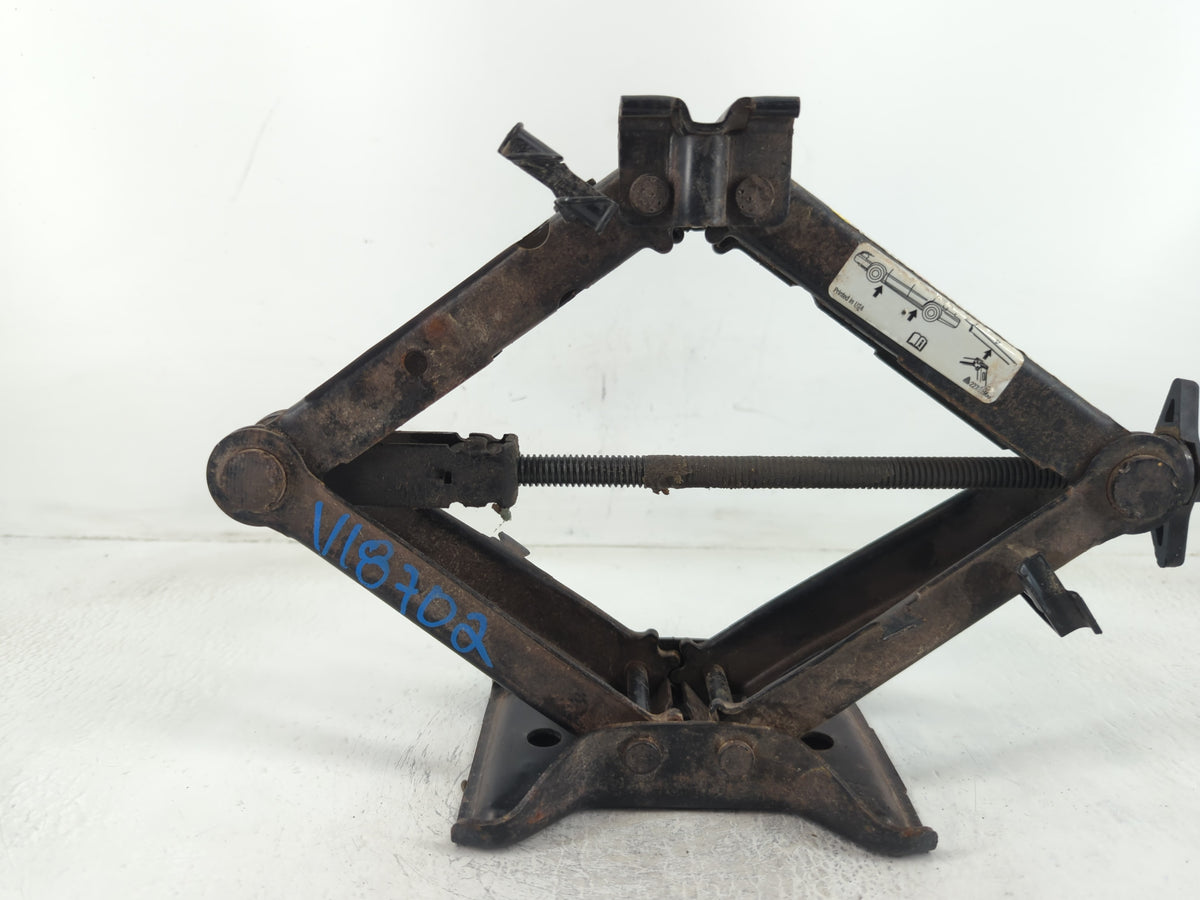 2007 Pontiac G6 Spare Scissor Car Jack 683690 - Oemusedautoparts1.com