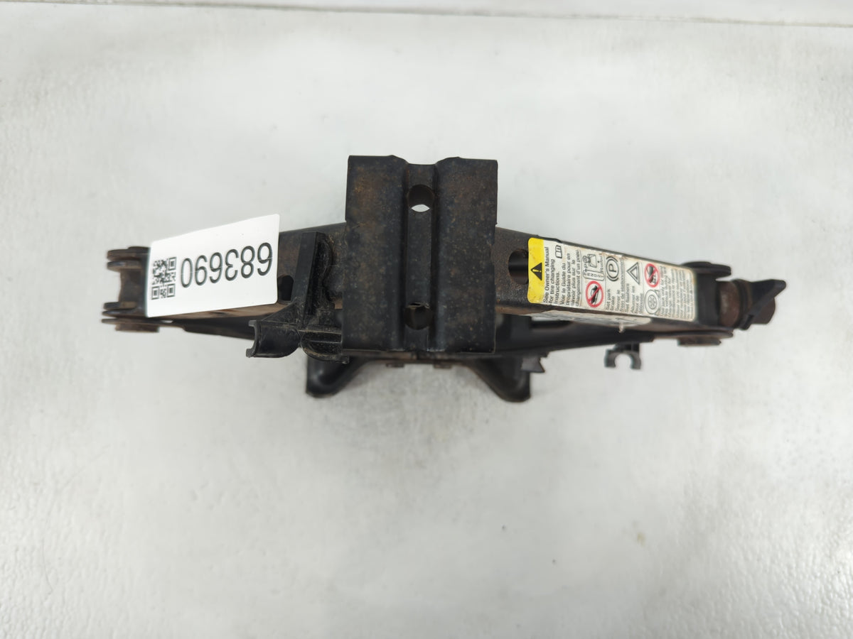 2007 Pontiac G6 Spare Scissor Car Jack 683690 - Oemusedautoparts1.com