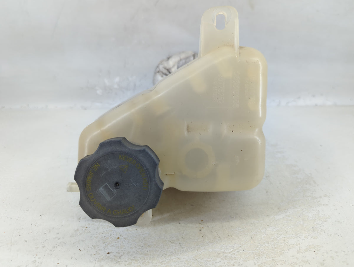 2006-2007 Pontiac G6 Radiator Coolant Overflow Expansion Tank Bottle 745234 - Oemusedautoparts1.com
