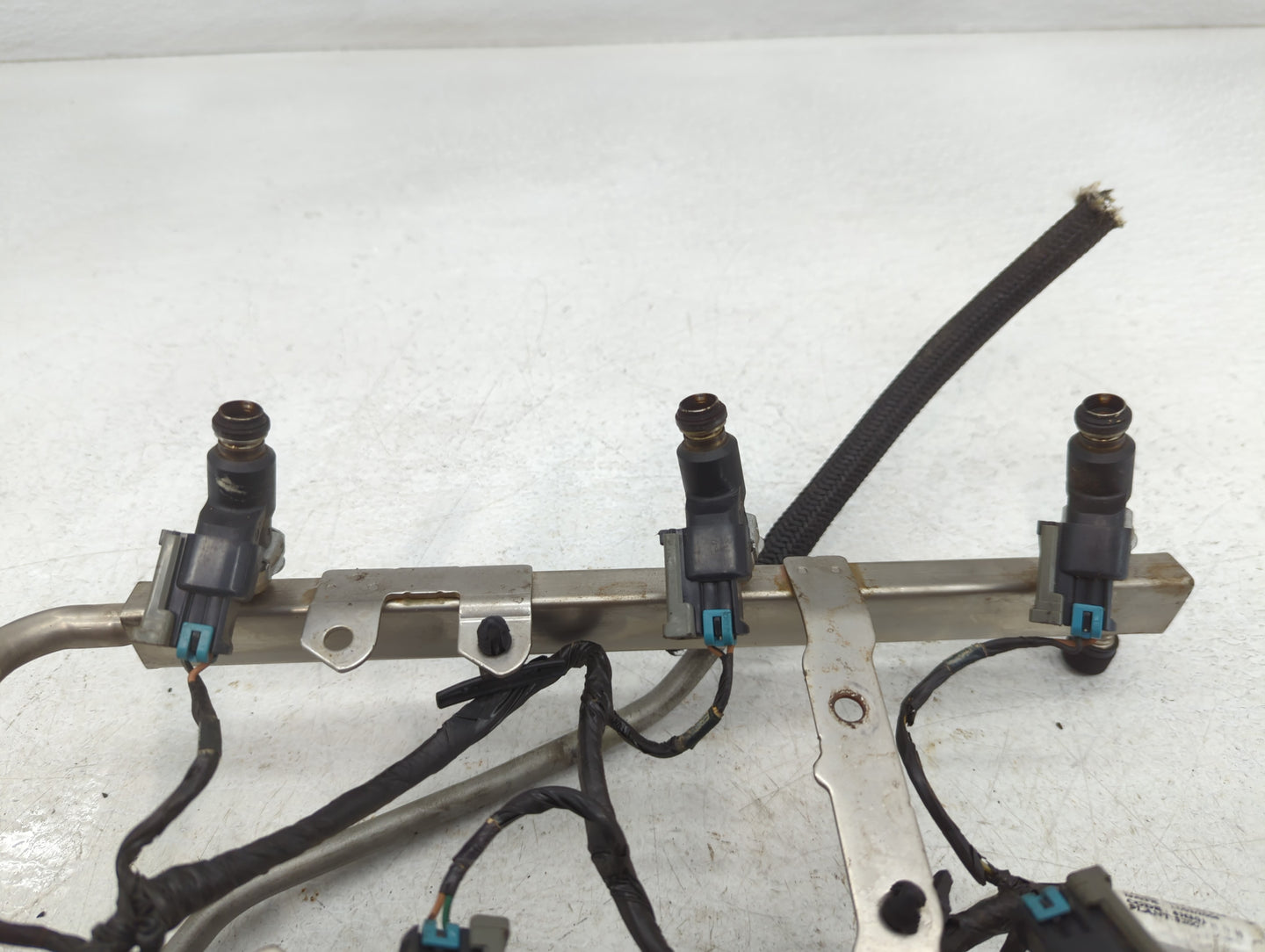 2007 Pontiac G6 Fuel Injectors P/N:13592895 Fits OEM Used Auto Parts - Oemusedautoparts1.com