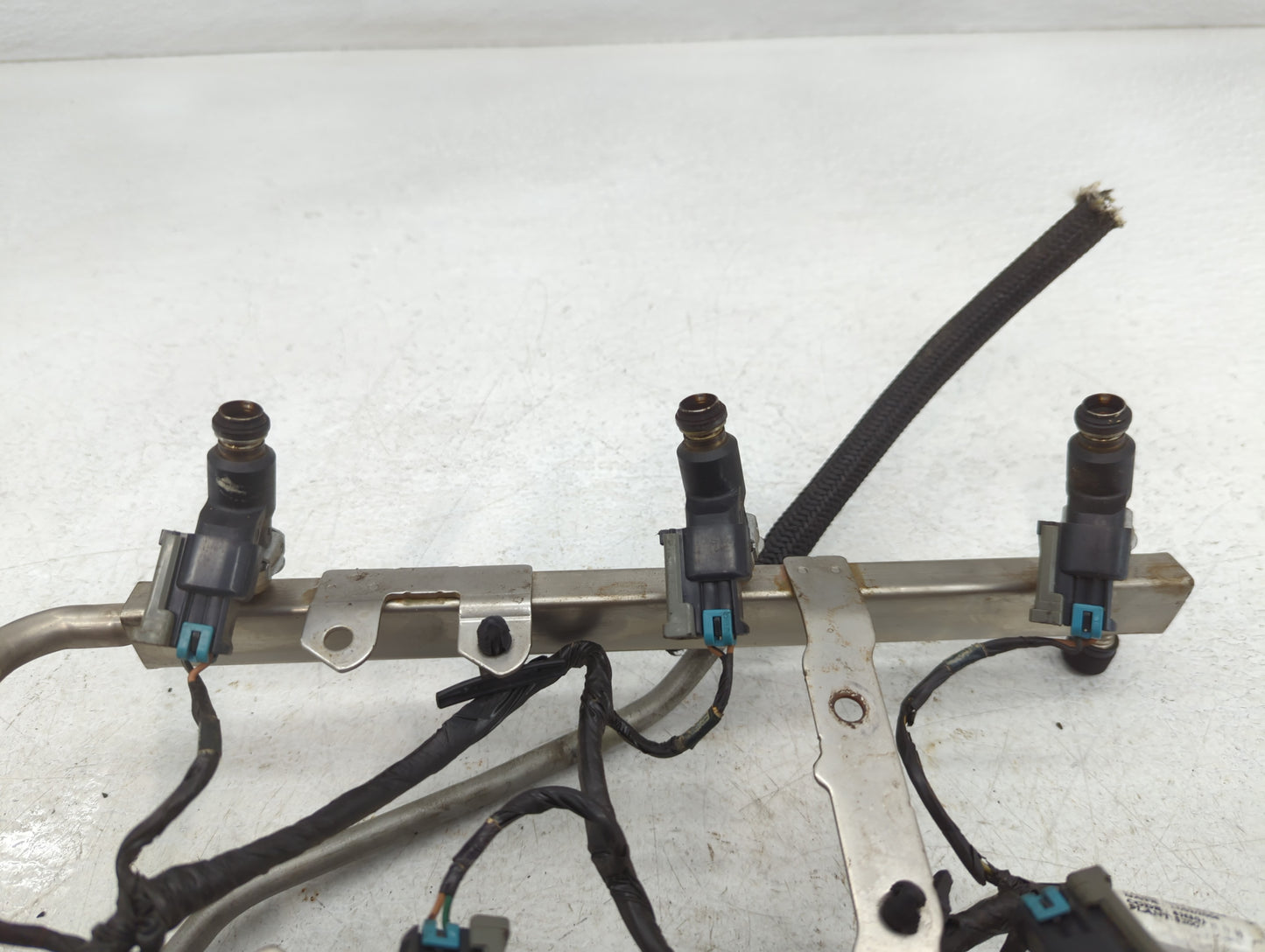 2007 Pontiac G6 Fuel Injectors P/N:13592895 Fits OEM Used Auto Parts - Oemusedautoparts1.com