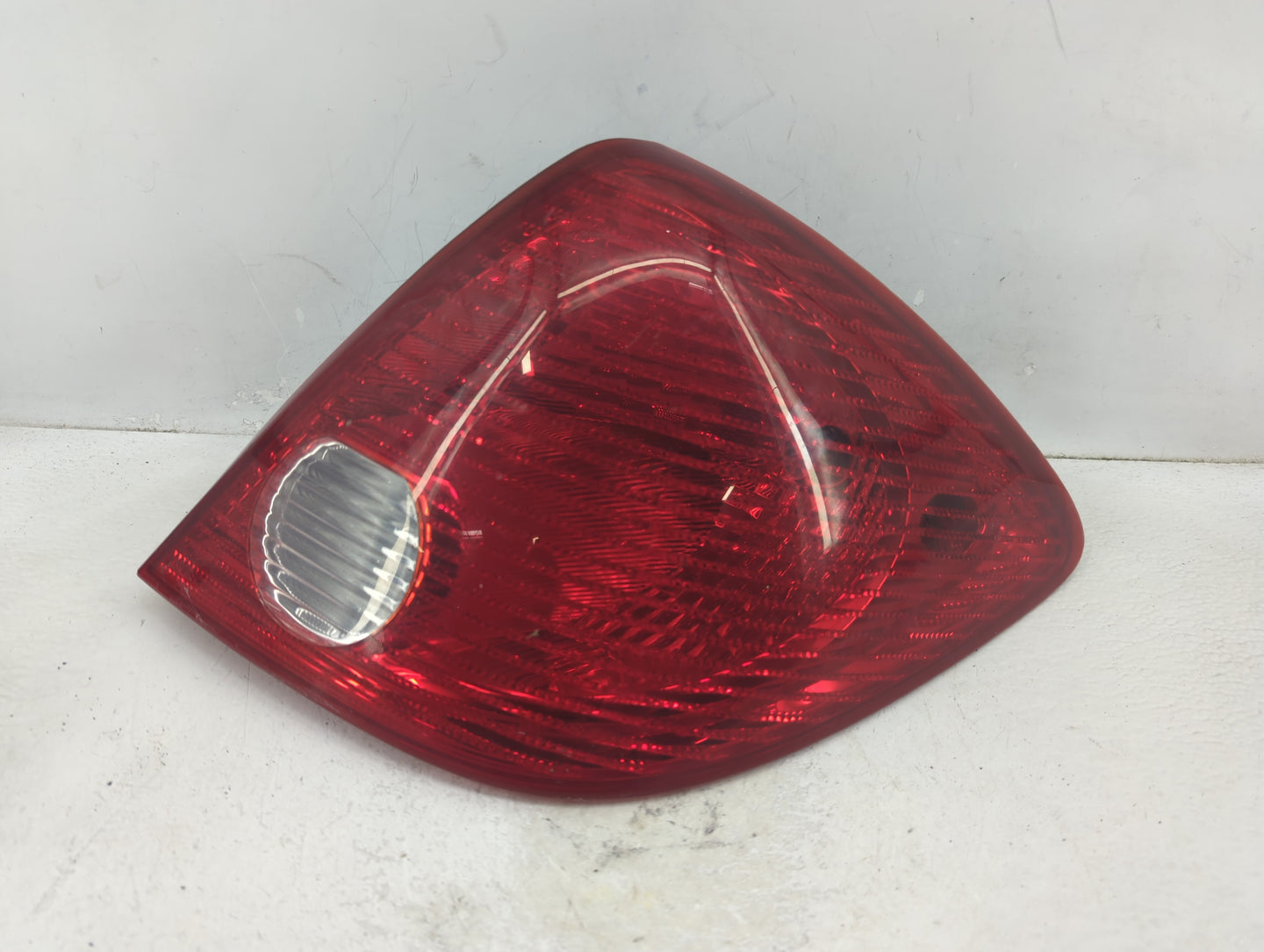 2005-2010 Pontiac G6 Tail Light Assembly Passenger Right OEM Fits Fits 2005 2006 2007 2008 2009 2010 OEM Used Auto Parts - O