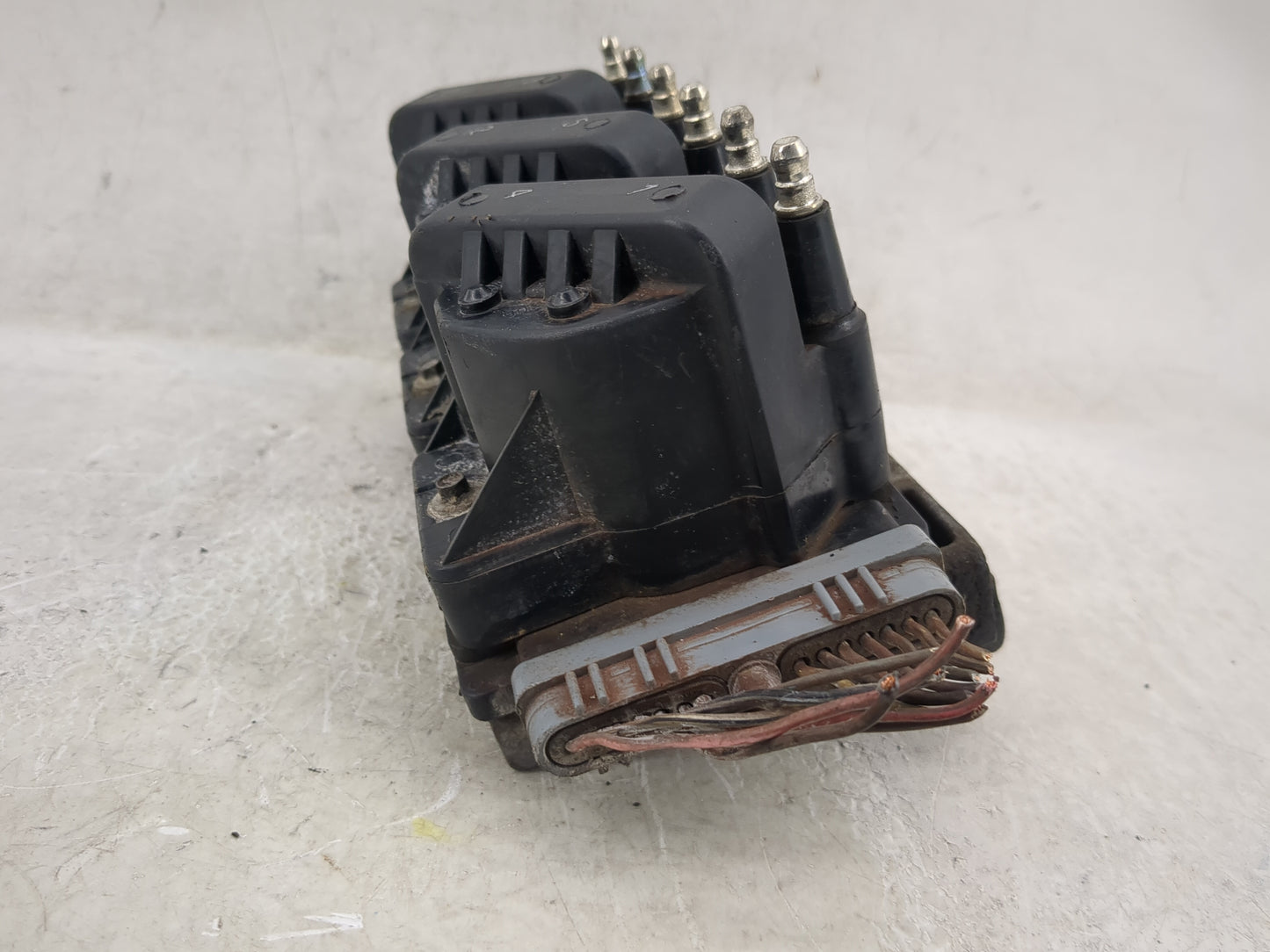 2004-2008 Pontiac Grand Prix Air Intake Manifold Fits Fits 2004 2005 2006 2007 2008 2009 OEM Used Auto Parts - Oemusedautopa