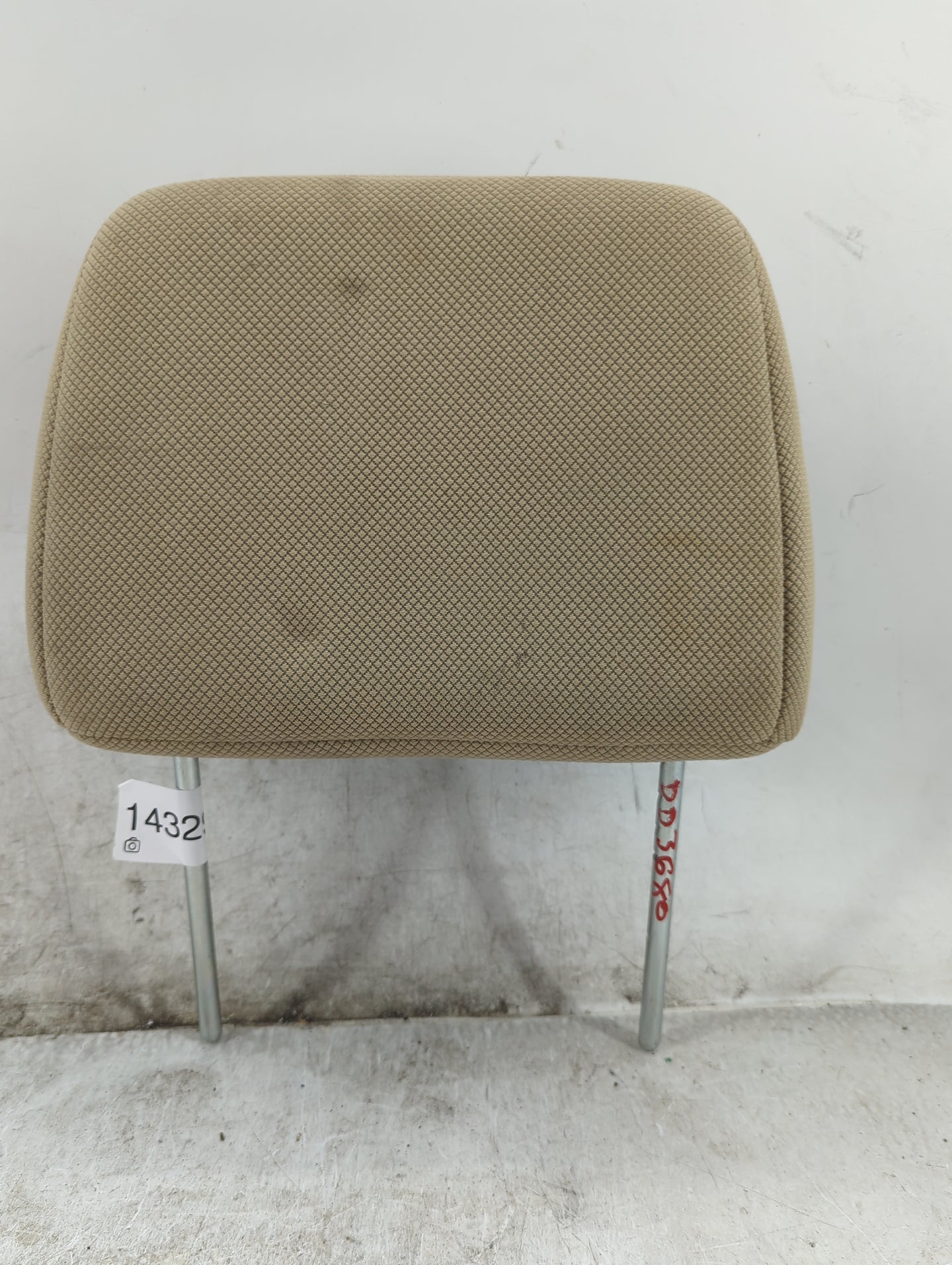 2006-2008 Pontiac Grand Prix Headrest Head Rest Rear Seat Fits Fits 2006 2007 2008 OEM Used Auto Parts - Oemusedautoparts1.c