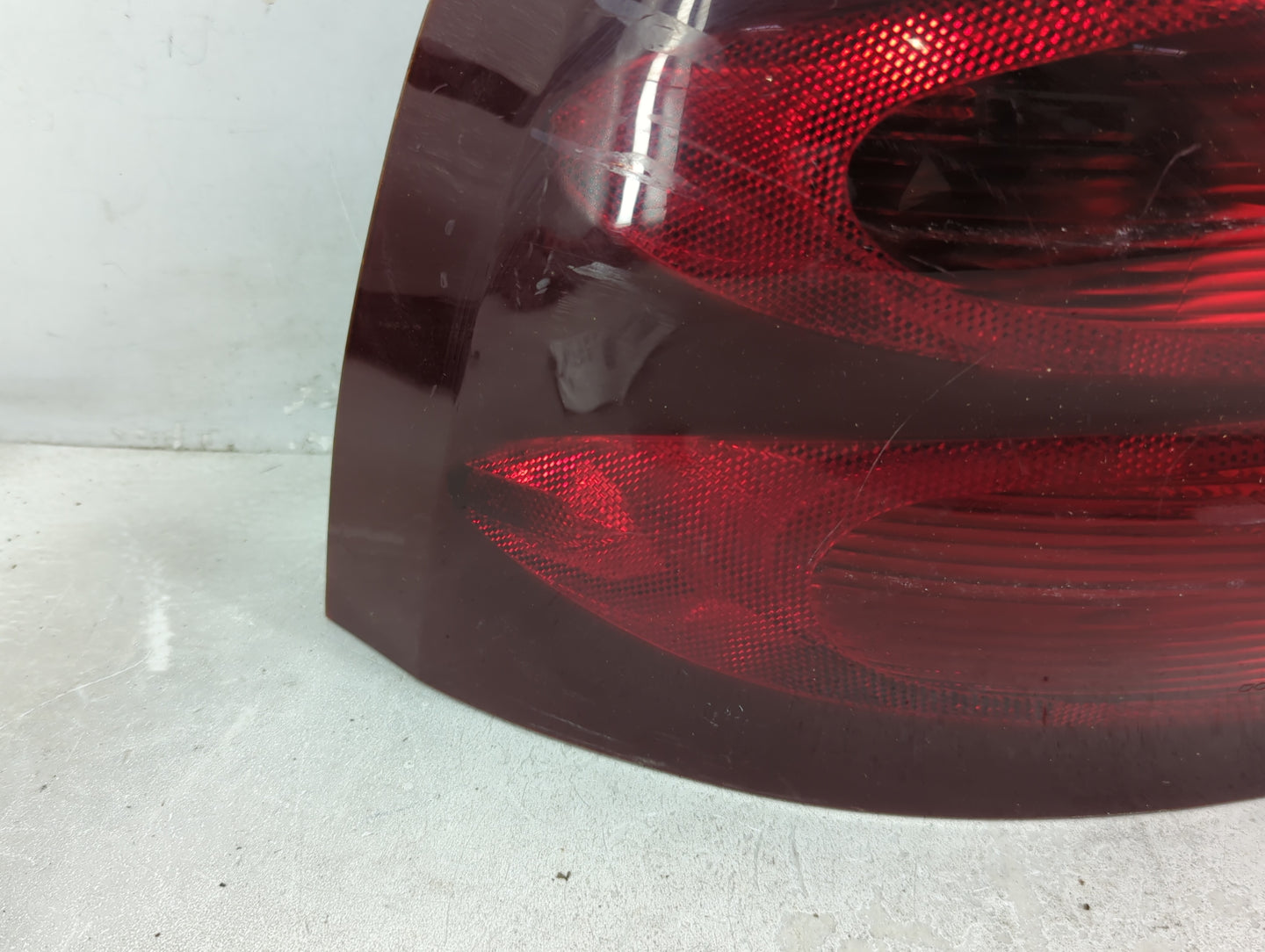 2004-2008 Pontiac Grand Prix Tail Light Assembly Passenger Right OEM P/N:15282264 Fits Fits 2004 2005 2006 2007 2008 OEM Use