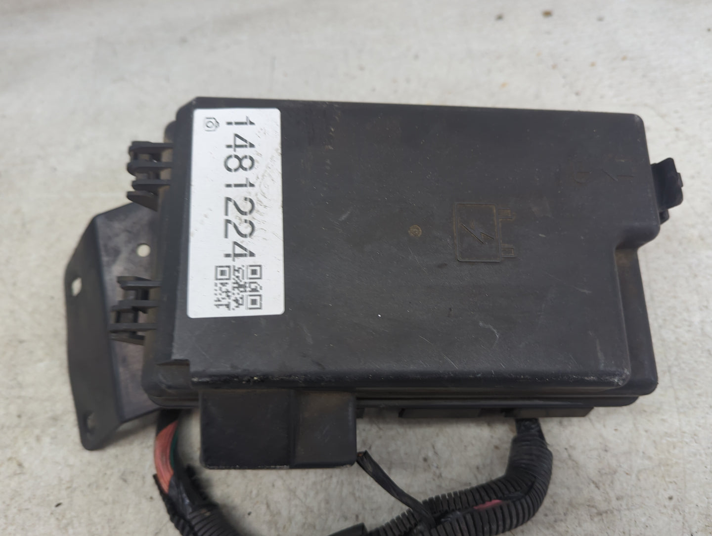 2006-2008 Pontiac Grand Prix Fusebox Fuse Box Panel Relay Module Fits Fits 2006 2007 2008 OEM Used Auto Parts - Oemusedautop