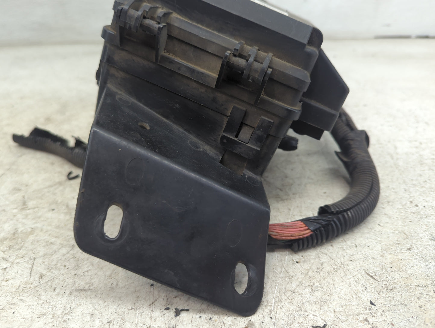 2006-2008 Pontiac Grand Prix Fusebox Fuse Box Panel Relay Module Fits Fits 2006 2007 2008 OEM Used Auto Parts - Oemusedautop