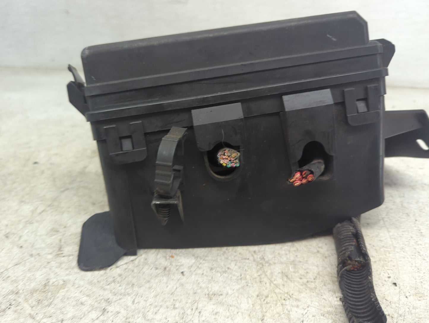 2006-2008 Pontiac Grand Prix Fusebox Fuse Box Panel Relay Module Fits Fits 2006 2007 2008 OEM Used Auto Parts - Oemusedautop