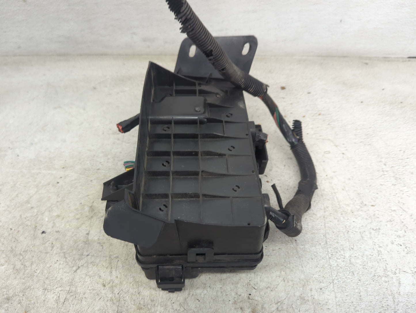 2006-2008 Pontiac Grand Prix Fusebox Fuse Box Panel Relay Module Fits Fits 2006 2007 2008 OEM Used Auto Parts - Oemusedautop