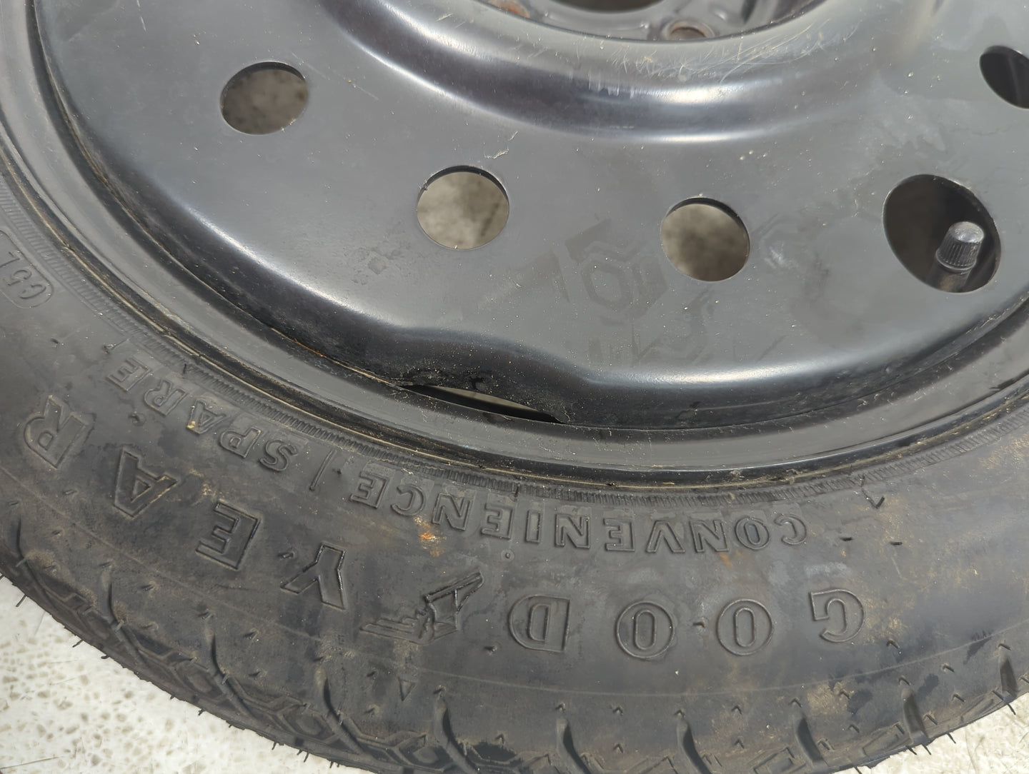 2004-2008 Pontiac Grand Prix Spare Donut Tire Wheel Rim Oem 5036361 - Oemusedautoparts1.com