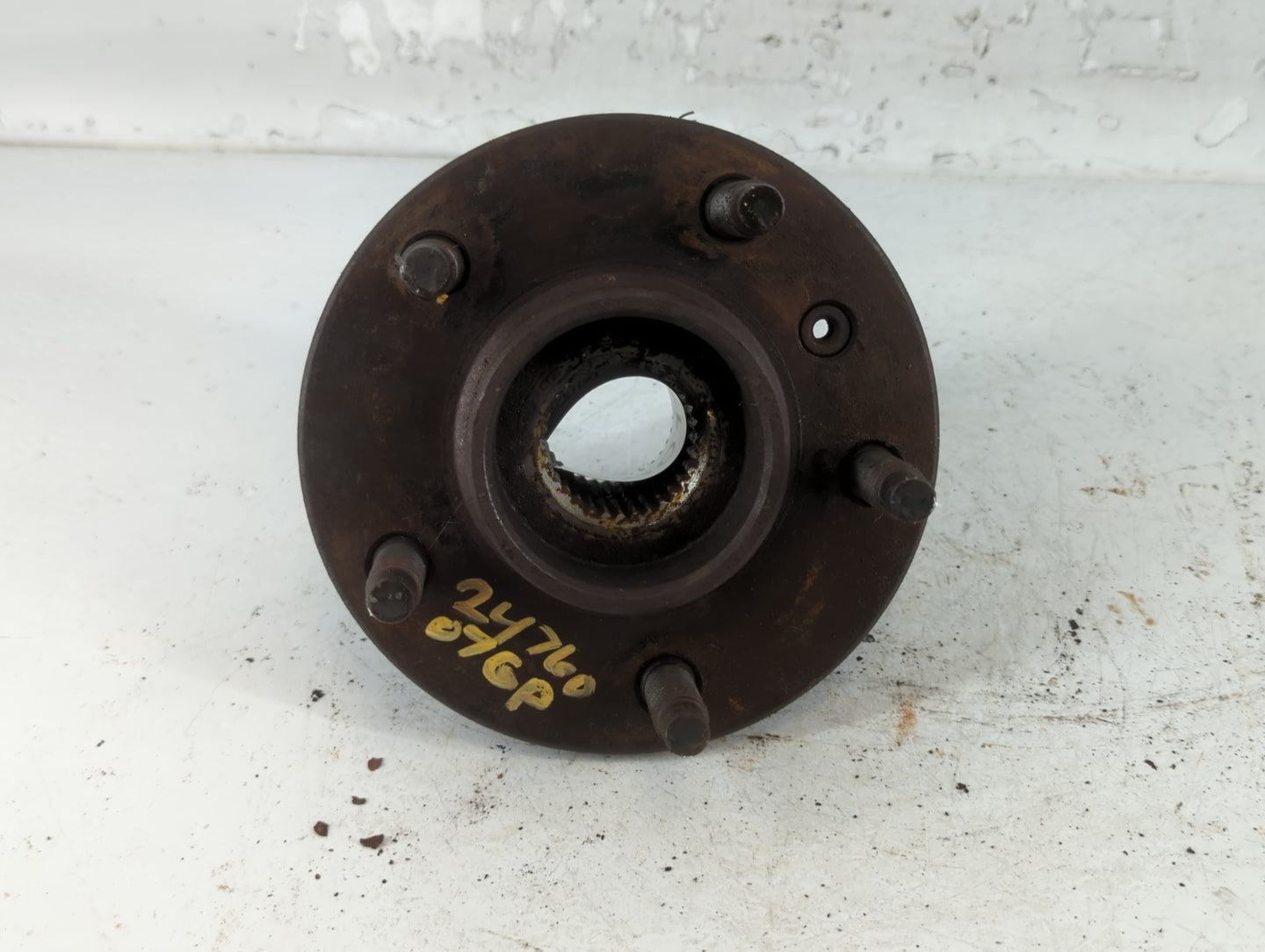 2003-2008 Pontiac Grand Prix Driver Front Wheel Hub Oem - Oemusedautoparts1.com