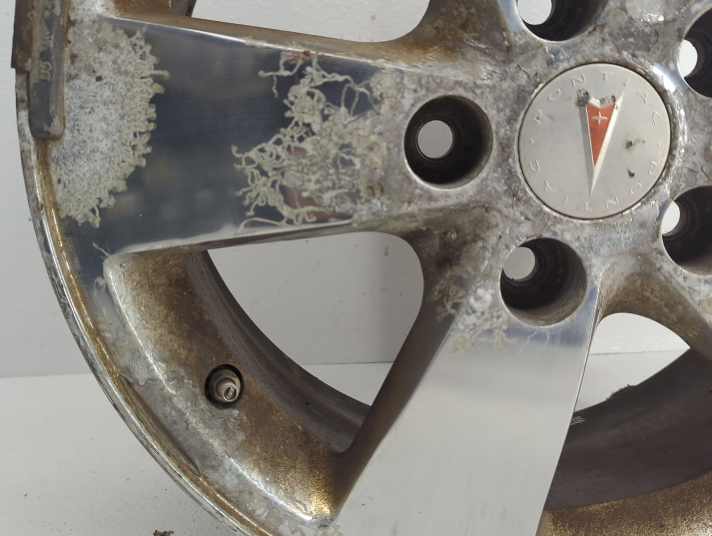 2005-2008 Pontiac Grand Prix Oem Wheel Rim Silver - Oemusedautoparts1.com