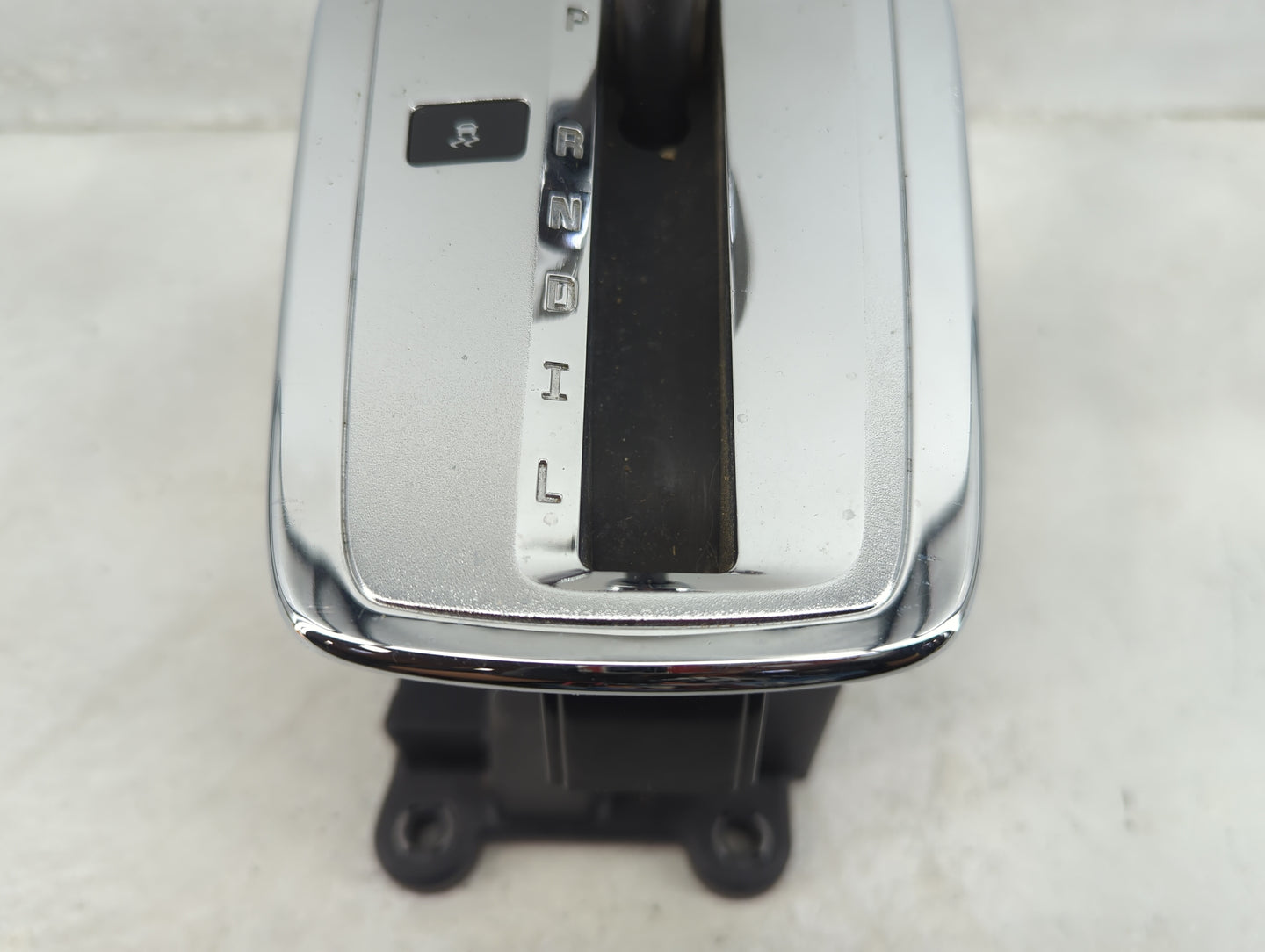 2007 Pontiac Torrent Floor Console Assembly Shifter - Oemusedautoparts1.com