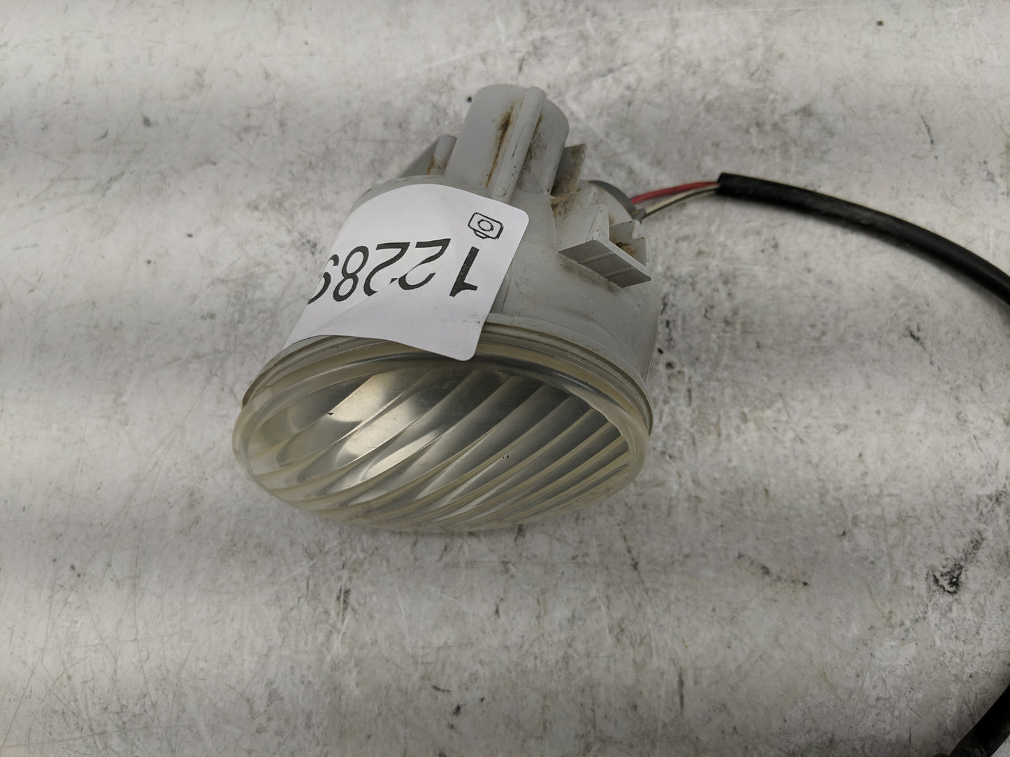 2003-2008 Pontiac Vibe Passenger Right Oem Fog Light Lamp - Oemusedautoparts1.com