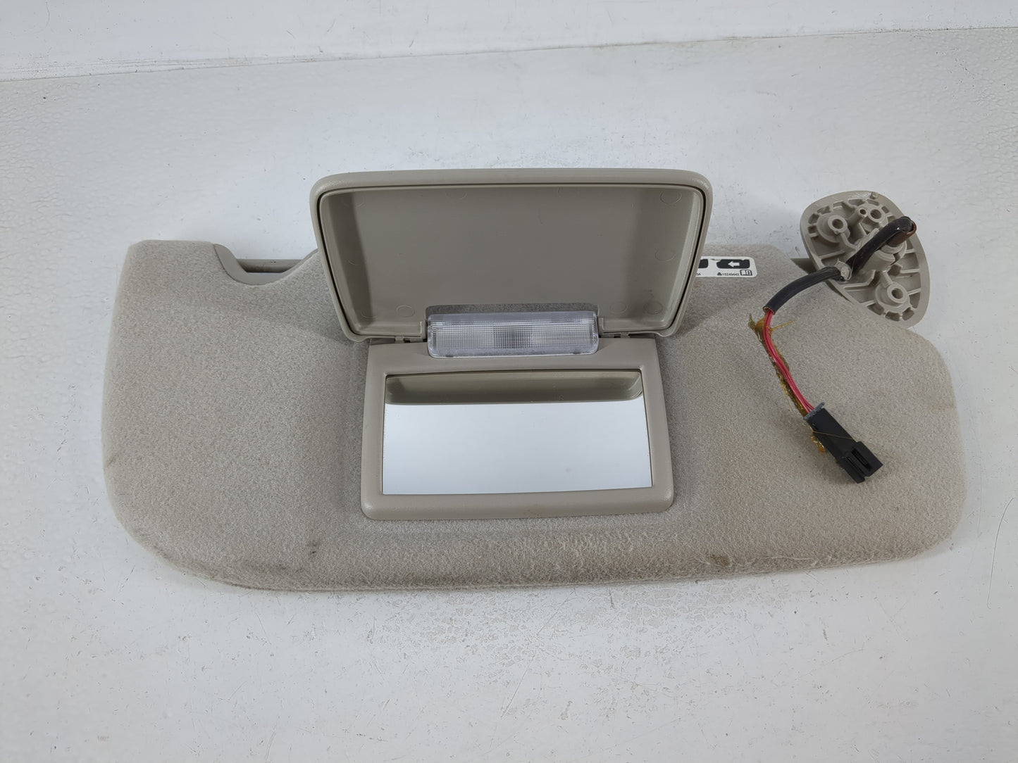 2007 Saab 9-7x Sun Visor Shade Replacement Passenger Right Mirror Fits OEM Used Auto Parts - Oemusedautoparts1.com