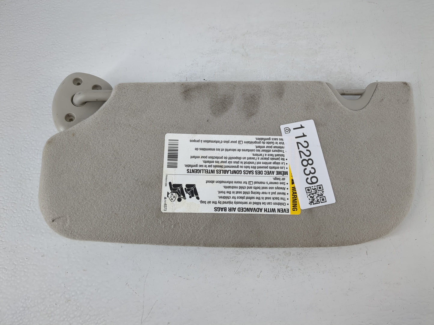 2007 Saab 9-7x Sun Visor Shade Replacement Passenger Right Mirror Fits OEM Used Auto Parts - Oemusedautoparts1.com