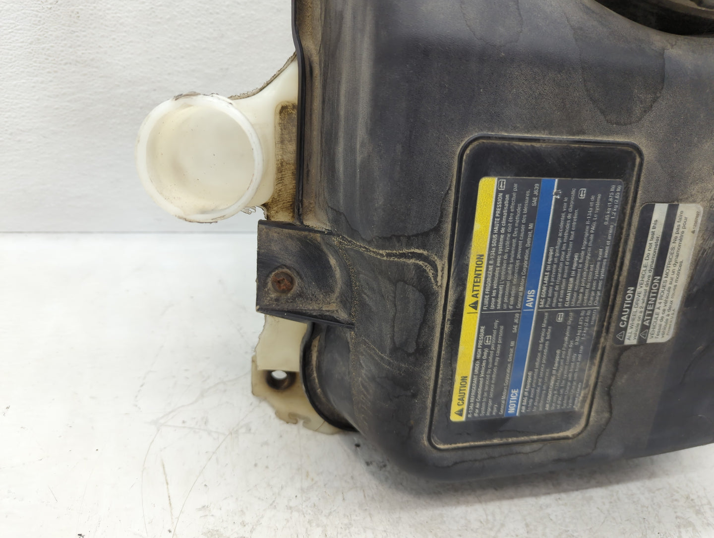 2007 Saab 9-7x Windshield Washer Fluid Reservoir Bottle Oem - Oemusedautoparts1.com
