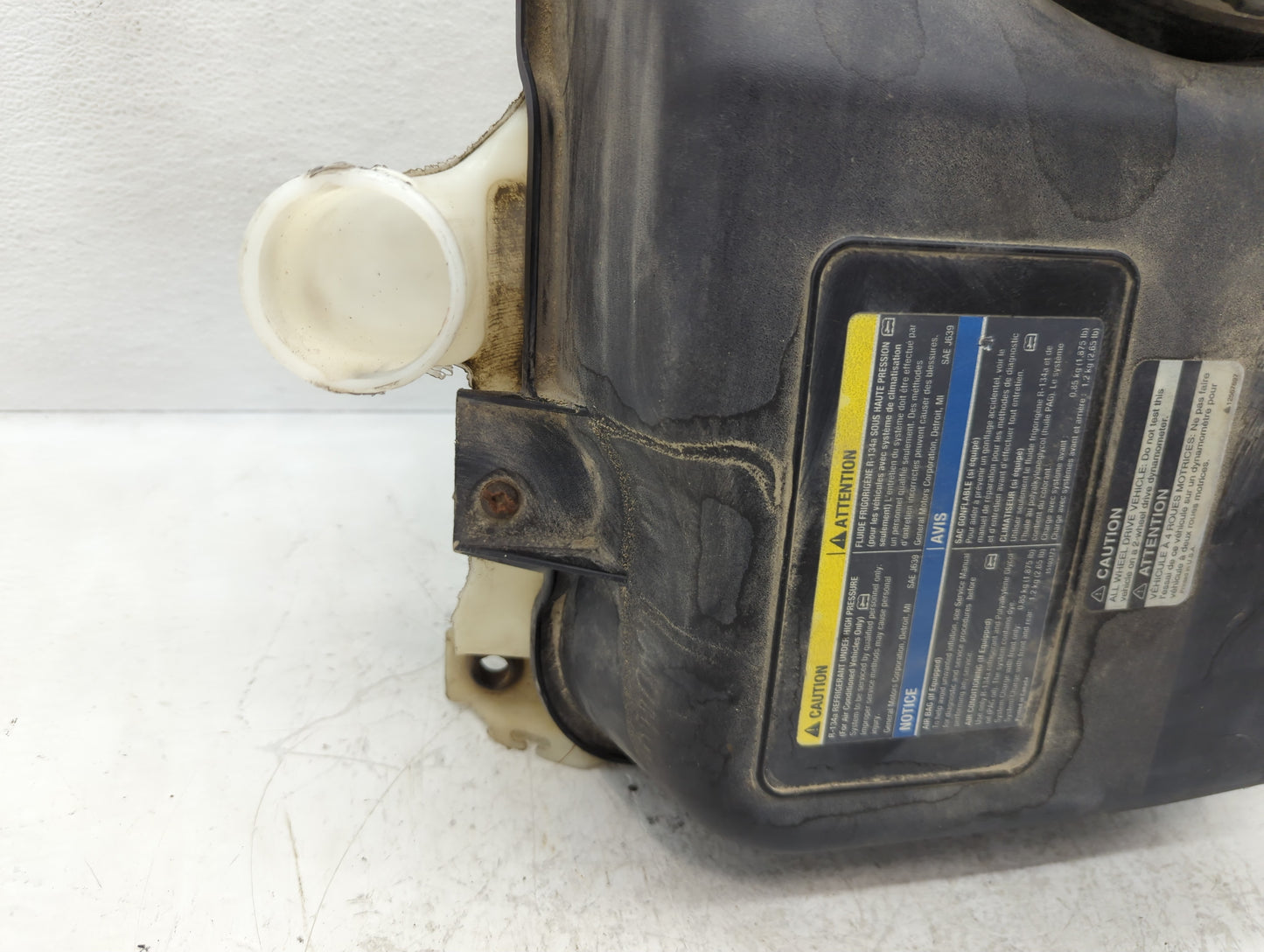 2007 Saab 9-7x Windshield Washer Fluid Reservoir Bottle Oem - Oemusedautoparts1.com