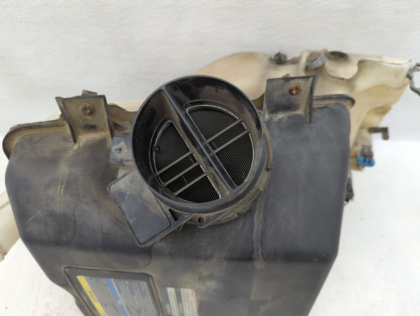 2007 Saab 9-7x Windshield Washer Fluid Reservoir Bottle Oem - Oemusedautoparts1.com