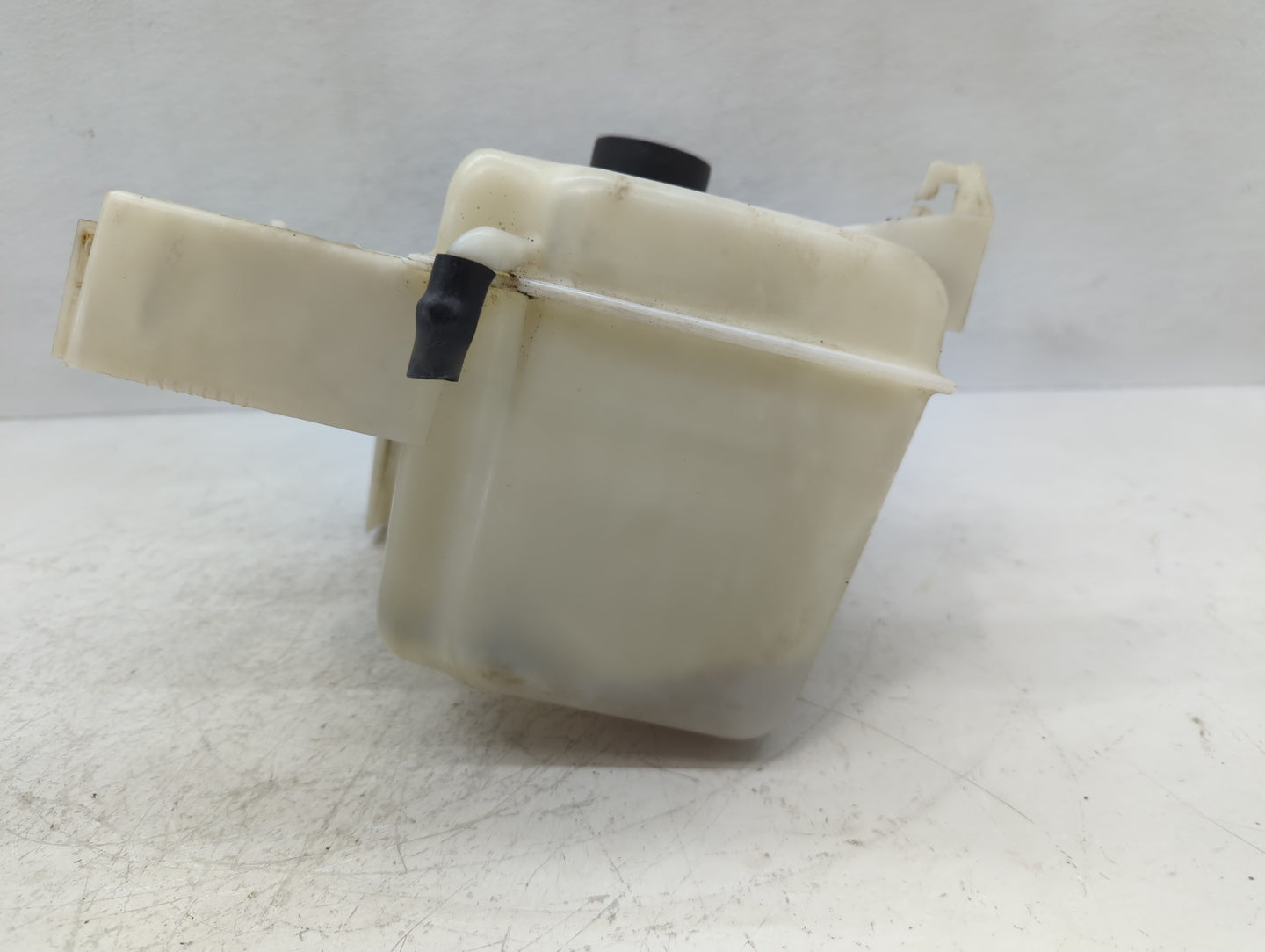 2005-2009 Saab 9-7x Radiator Coolant Overflow Expansion Tank Bottle - Oemusedautoparts1.com