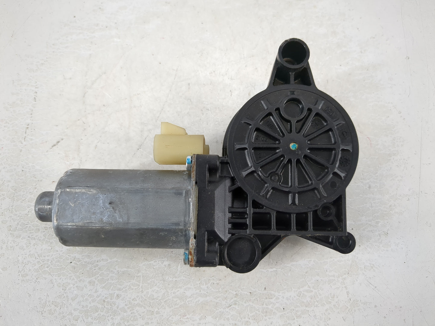 2007 Saab 9-7x Driver Front Left Power Window Motor - Oemusedautoparts1.com