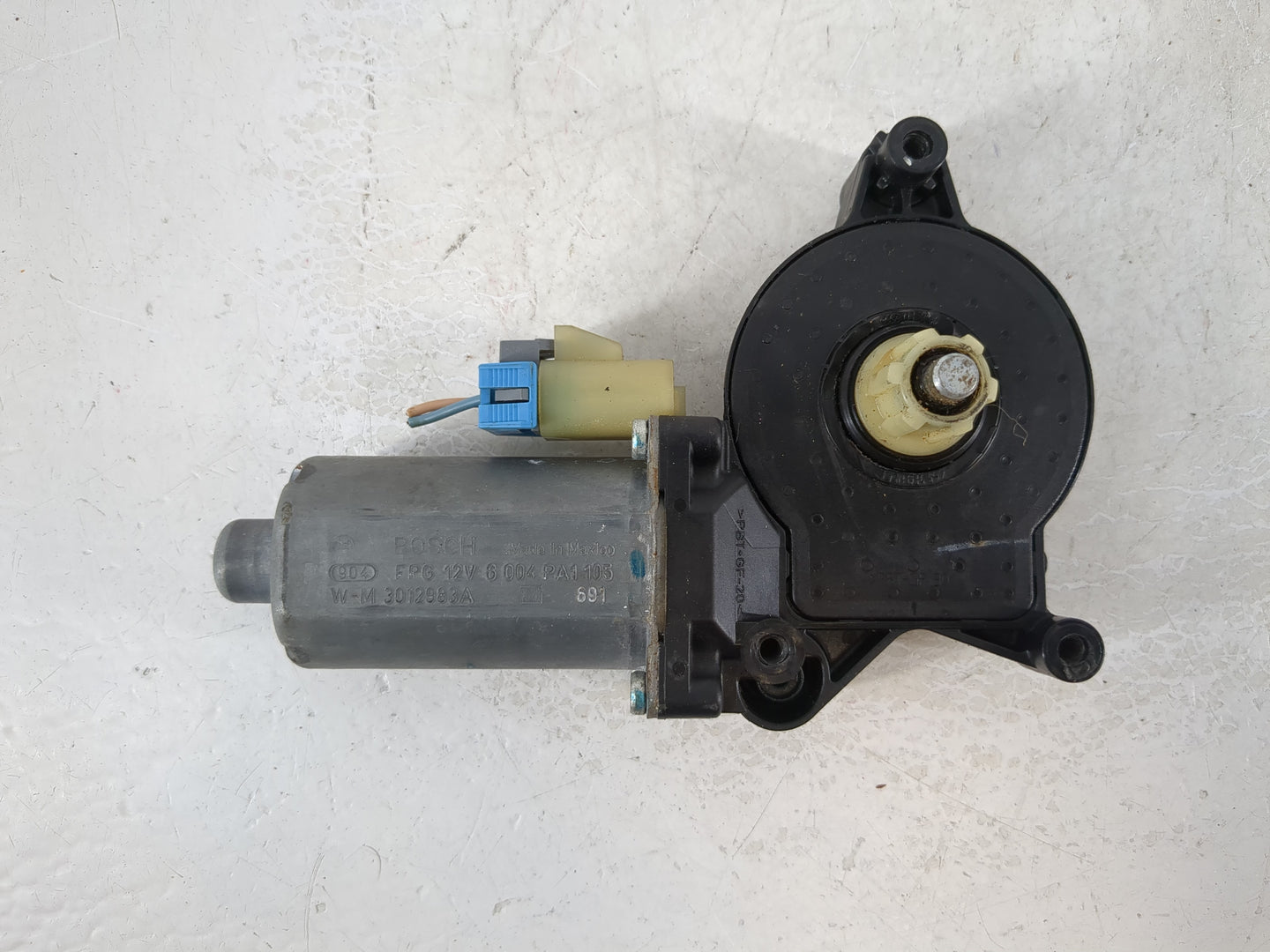 2007 Saab 9-7x Passenger Front Right Power Window Motor - Oemusedautoparts1.com