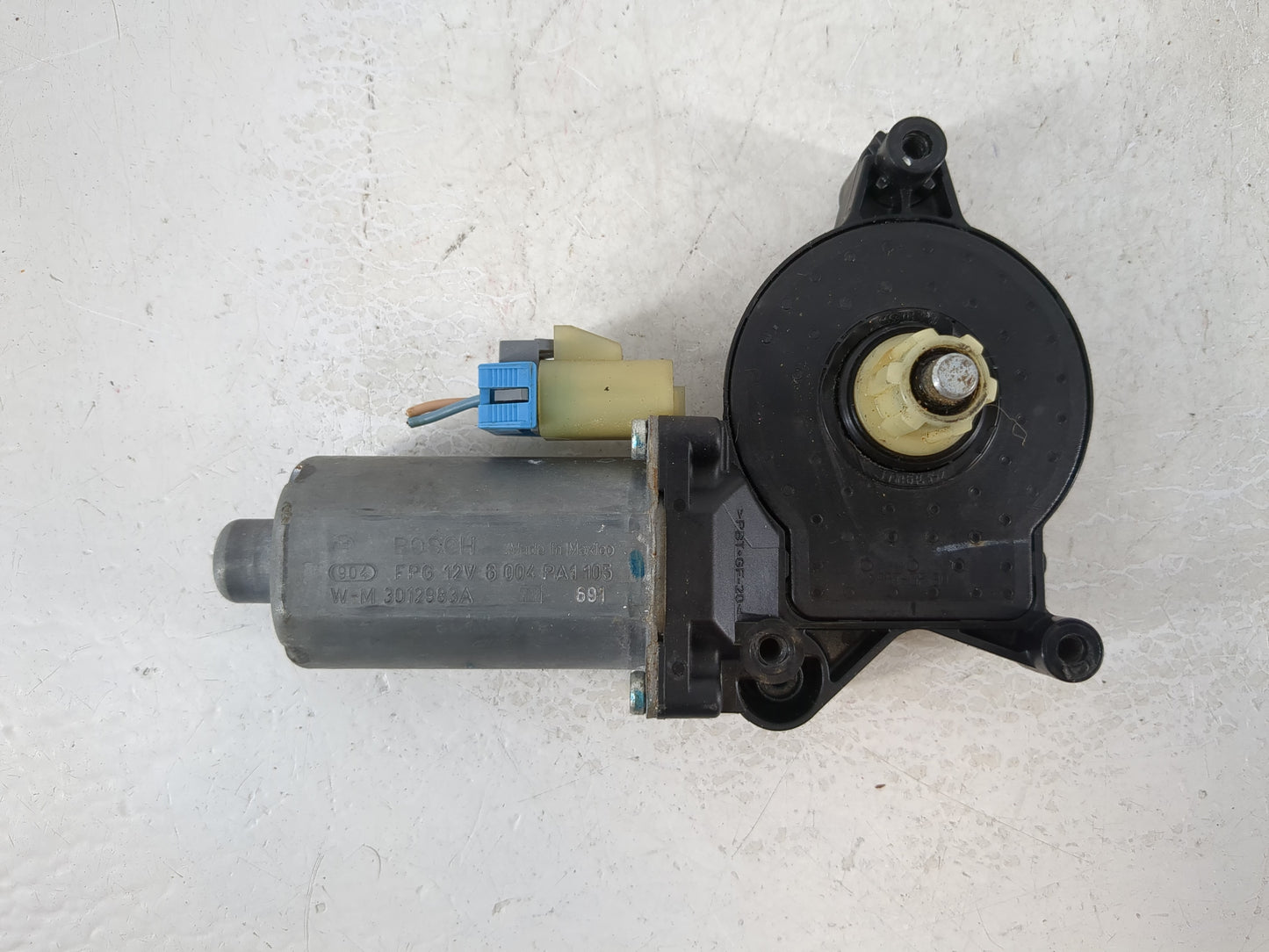 2007 Saab 9-7x Passenger Front Right Power Window Motor - Oemusedautoparts1.com