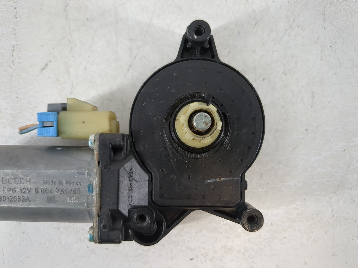 2007 Saab 9-7x Passenger Front Right Power Window Motor - Oemusedautoparts1.com
