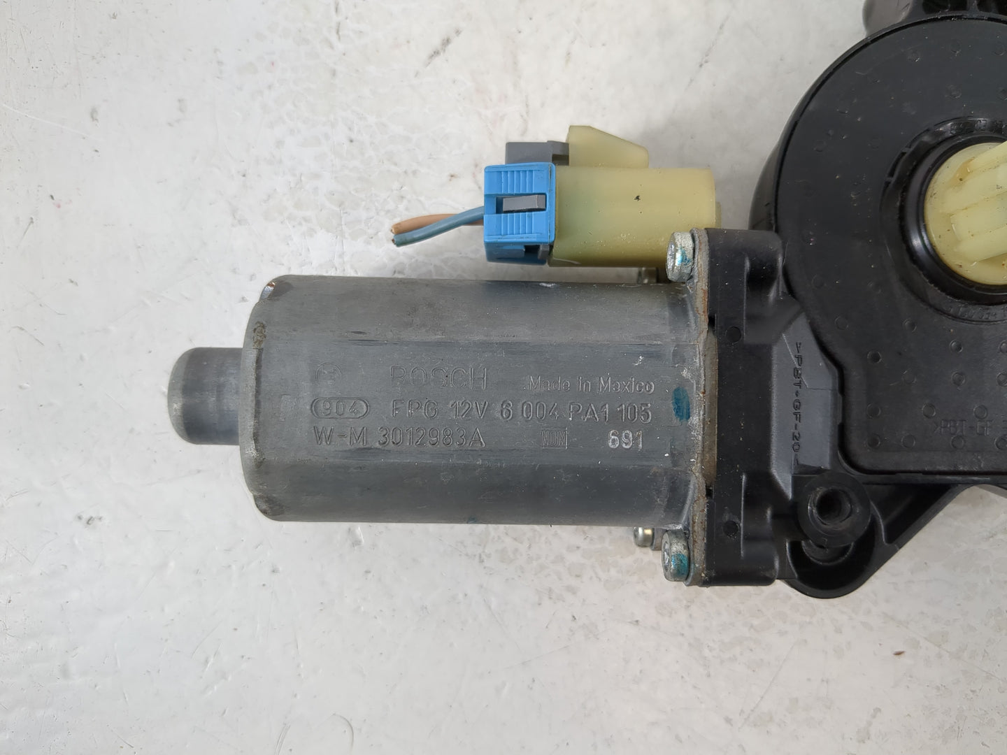 2007 Saab 9-7x Passenger Front Right Power Window Motor - Oemusedautoparts1.com