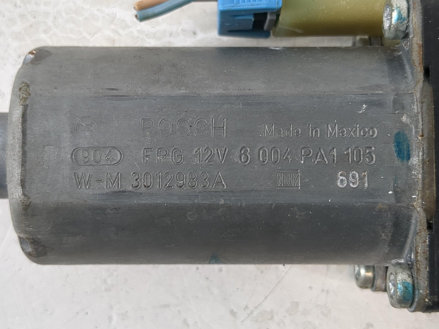 2007 Saab 9-7x Passenger Front Right Power Window Motor - Oemusedautoparts1.com