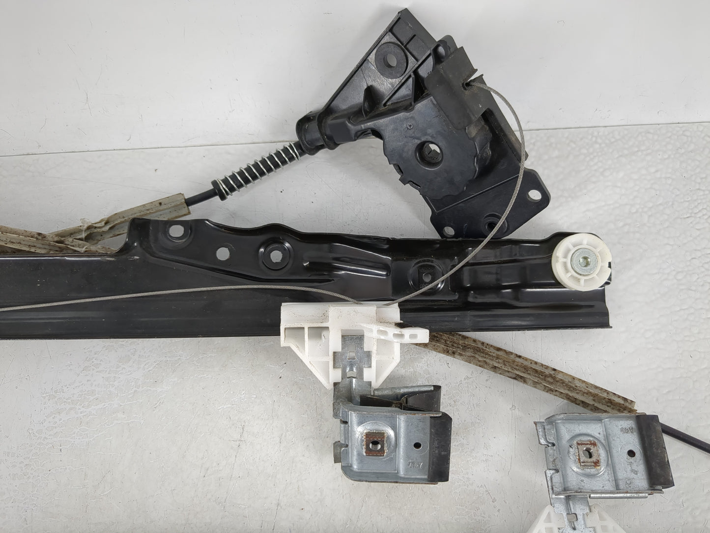 2005-2009 Saab 9-7x Used Window Regulator Passenger Front - Oemusedautoparts1.com